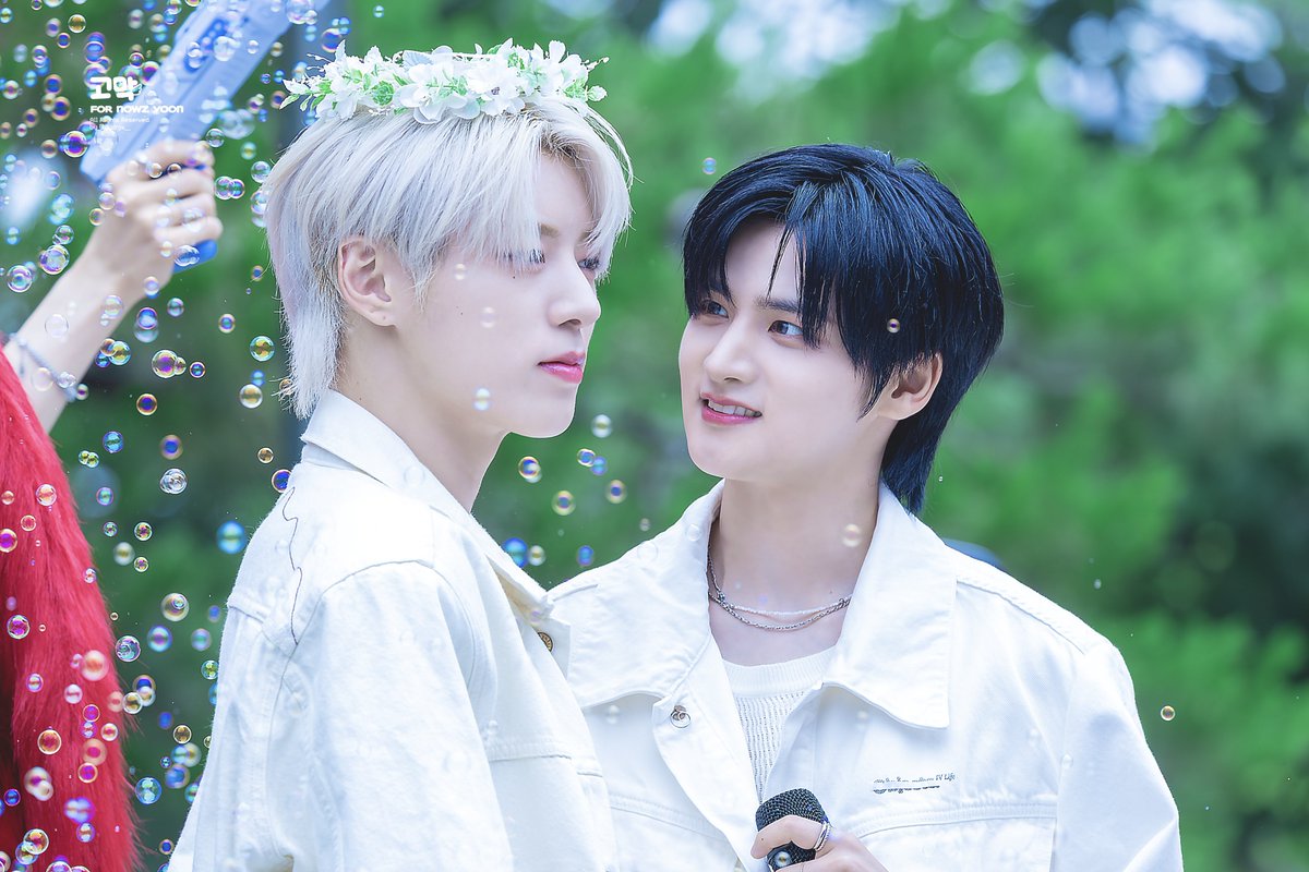 dudnjs__'s tweet photo. 250621 음중 미팬 HQ

여기결혼식장인가유🕊️

#NOWZ #나우즈
#윤 #YOON #진혁 #JINHYUK https://t.co/dKQib4Z3Vj