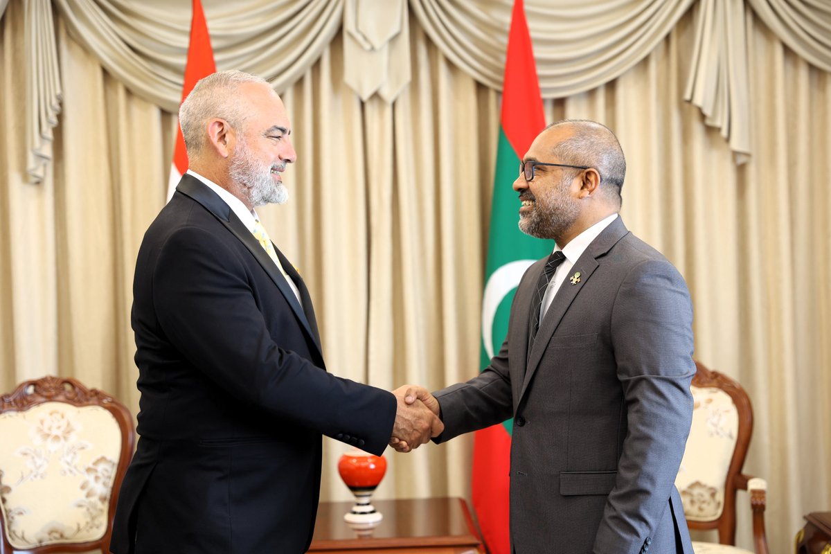 MoFAmv's tweet photo. Newly appointed Non-Resident Ambassador of Republic of Paraguay to the Maldives calls on Minister Dr. Khaleel

📃 Press Release | https://t.co/ka4YLz09Ls https://t.co/QCUskF1Xyf