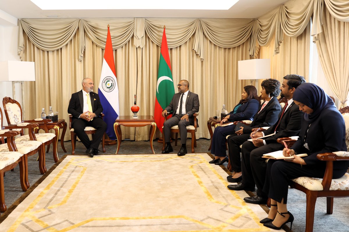 MoFAmv's tweet photo. Newly appointed Non-Resident Ambassador of Republic of Paraguay to the Maldives calls on Minister Dr. Khaleel

📃 Press Release | https://t.co/ka4YLz09Ls https://t.co/QCUskF1Xyf