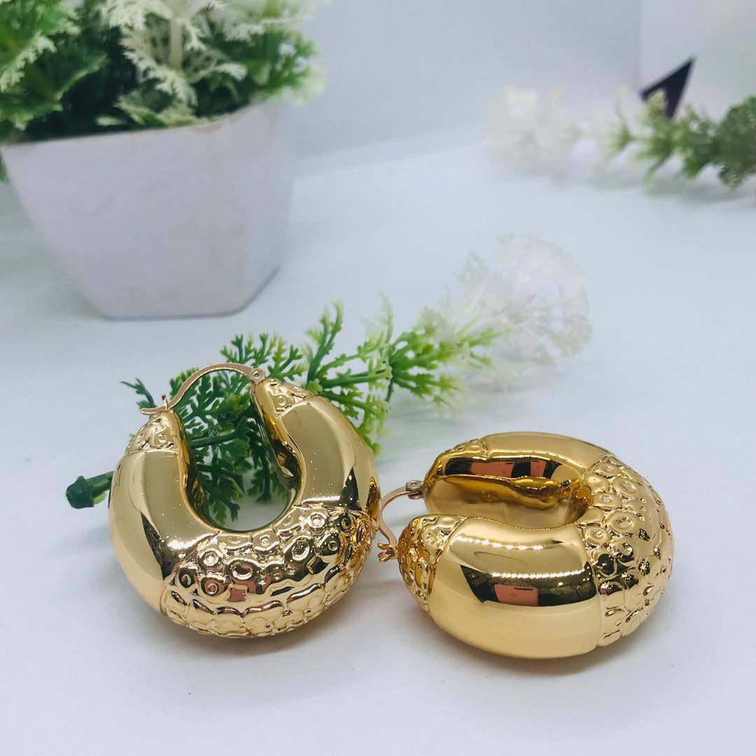 Yg_jewelrystore's tweet photo. Boss Babe Energy 🔥✨

Step into the office looking like a whole paycheck with these sleek, non-tarnish gold-plated earrings — perfect for work, meetings, and power moves 💼💛

Just ₦4,500 each. Classy never looked this affordable!

Send us a dm to shop 

#WorkStyleGoals #Gold https://t.co/0VEkaRes0U