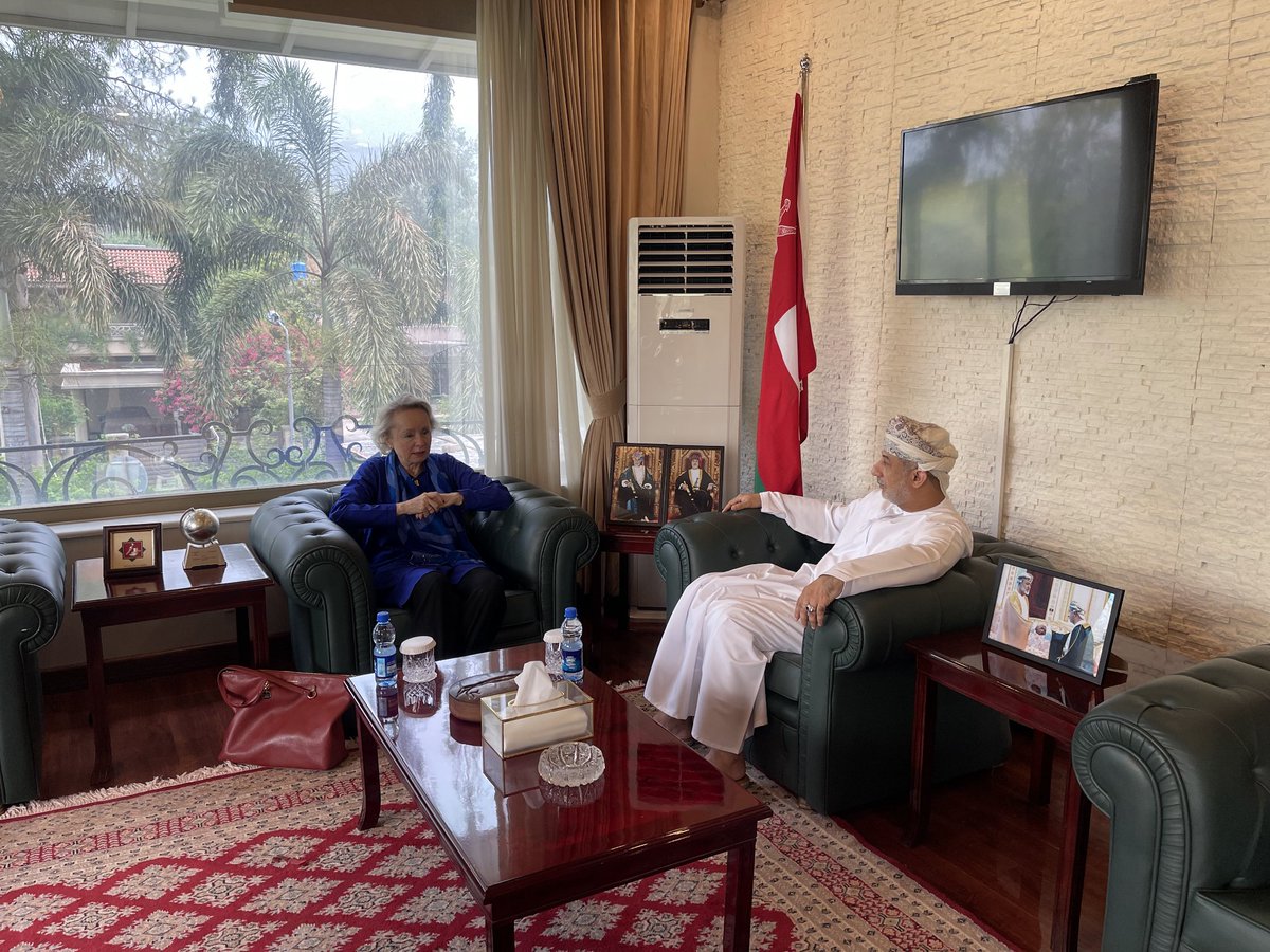 سعادة السفير فهد بن سليمان بن خلف الخروصي سفير #سلطنة_عُمان المعتمد لدى جمهورية باكستان الإسلامية، يستقبل في مكتبه اليوم سعادة السفيرة أندريا ويك، سفيرة جمهورية #النمسا المعتمدة لدى جمهورية باكستان الاسلامية، تم خلال اللقاء بحث المواضيع ذات الاهتمام المشترك. 🇦🇹🇴🇲