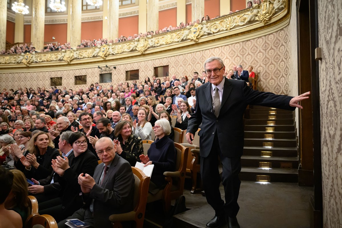 Právě dnes slaví devadesáté narozeniny skladatel Jiří Teml. Gratulujeme a přejeme mnoho zdraví, štěstí a inspirace do další práce! A pokud si chcete přečíst něco inspirativního i vy, tady je rozhovor z magazínu Ladírna: bit.ly/Jiri-Teml-CF.