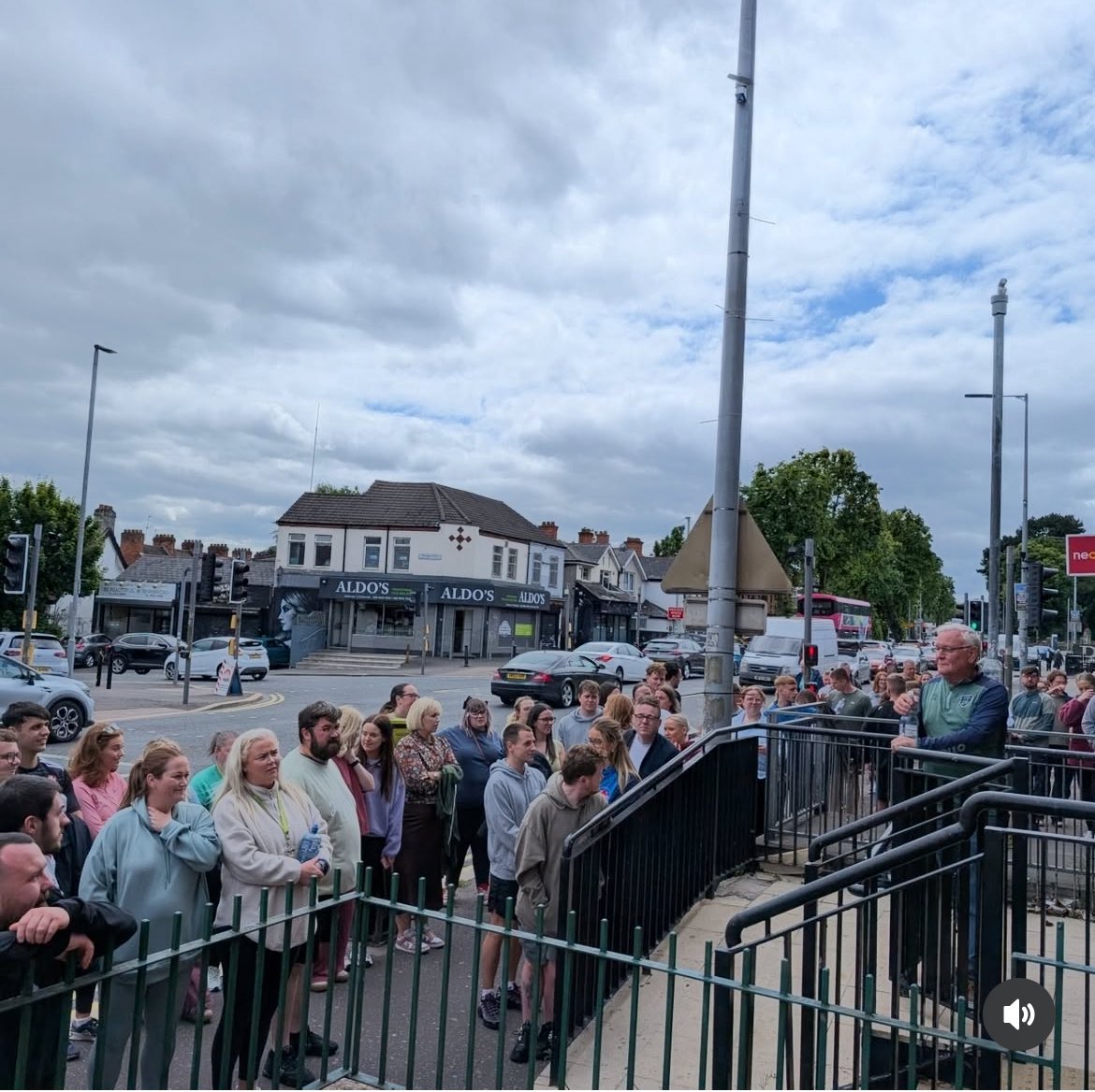 Slua mór ar thuras Slí na Gaeltachta scéal na Ceathrún Gaeltachta. 

Great crowd on our Slí na Gaeltachta tour of the Gaeltacht Quarter hearing the stories of langauge, politics &amp; life.

#Gaeilge