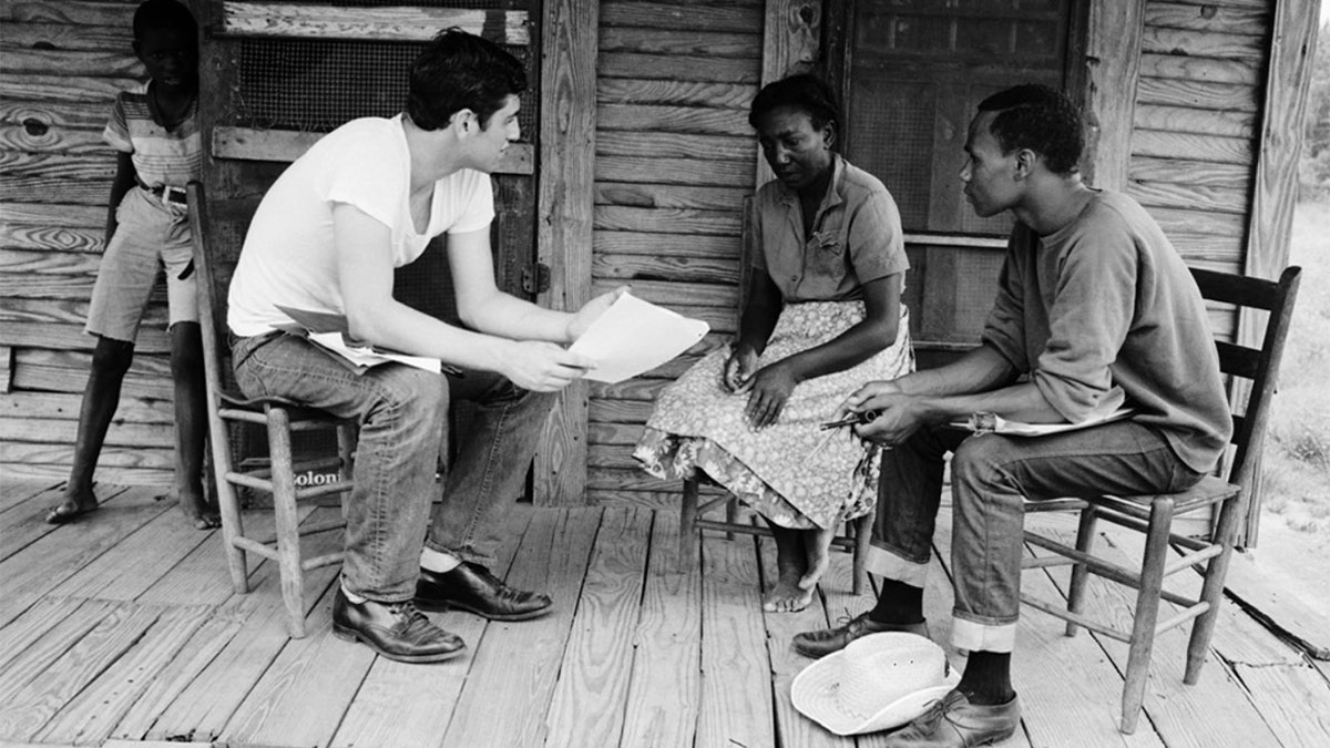 #OnThisDay in 1964, 30 Freedom Summer workers based in Greenville, Mississippi, made the first effort to register Black voters in Drew. 

White men circled the workers in cars and trucks, some equipped with gun racks, making violent threats. One White man stopped his car and