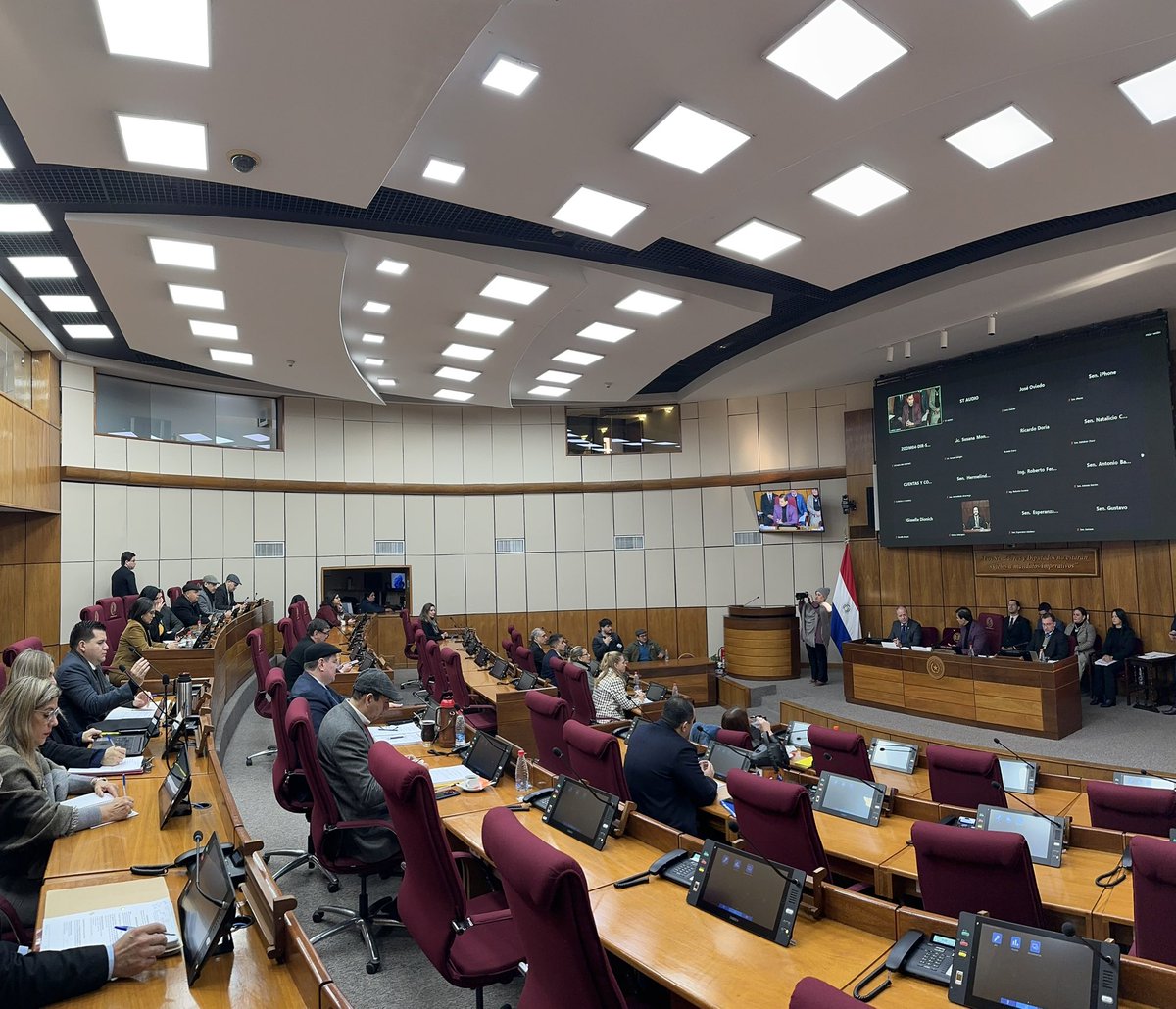 Dirección Sala de Sesiones del Senado (@dss_senado) on Twitter photo Reunión de la Comisión de Hacienda y Presupuesto presidida por el Senador <a href="/BetoOvelarANR/">Beto Ovelar</a>. Acompañan la reunión los Senadores miembros <a href="/CelesteSenadora/">Celeste Senadora</a> <a href="/SenaHermelinda/">Hermelinda Alvarenga de Ortega (Oficial)</a> <a href="/senador_tony/">Sen Tony Barrios</a> <a href="/Nataliciochase1/">Natalicio Chase</a> <a href="/OviedoSenador/">José Oviedo</a> <a href="/DionisioAmarill/">Dionisio Amarilla Guirland</a> <a href="/LiderAmarilla/">Líder Amarilla</a>
Sala de Sesiones del Senado. Reunión de la Comisión de Hacienda y Presupuesto presidida por el Senador <a href="/BetoOvelarANR/">Beto Ovelar</a>. Acompañan la reunión los Senadores miembros <a href="/CelesteSenadora/">Celeste Senadora</a> <a href="/SenaHermelinda/">Hermelinda Alvarenga de Ortega (Oficial)</a> <a href="/senador_tony/">Sen Tony Barrios</a> <a href="/Nataliciochase1/">Natalicio Chase</a> <a href="/OviedoSenador/">José Oviedo</a> <a href="/DionisioAmarill/">Dionisio Amarilla Guirland</a> <a href="/LiderAmarilla/">Líder Amarilla</a>
Sala de Sesiones del Senado.