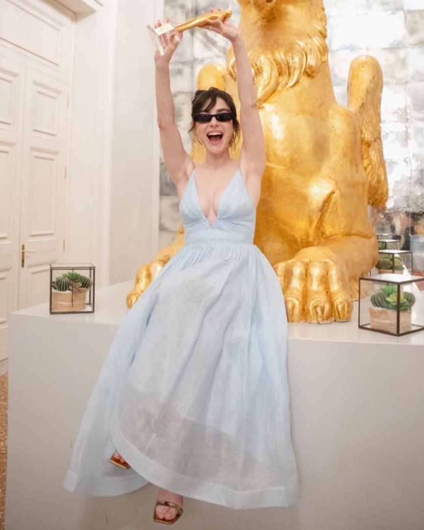 she’s princess 🩷
#özgegürel