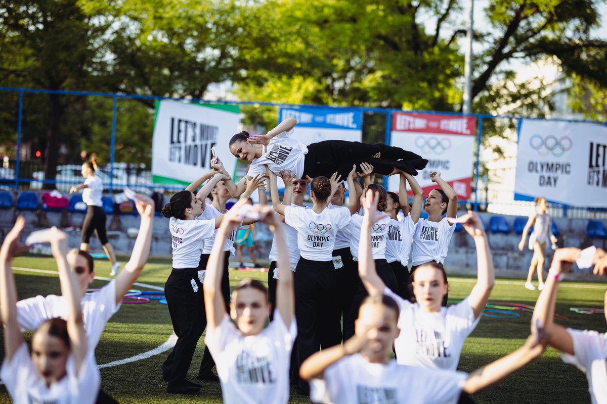 UNHCRMontenegro's tweet photo. 🏅Refugee children joined Olympic Day thanks to the @CrnogorskiOK of 🇲🇪—a day of joy, play &amp; inclusion. 
Sport restores normalcy &amp; brings us together. 💙
Thanks to @CKCG_MRC, Dobro Djelo  &amp; Civic Alliance for the support!
#WithRefugees,#SportForInclusion
Photos: @CrnogorskiOK https://t.co/zMBby3xwKa