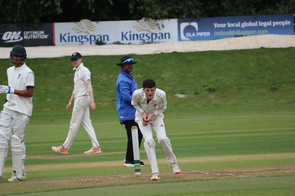cricketleinster's tweet photo. 15 overs gone here and Hassan Shahid remains unbeaten on 32, he has however lost Rob O'Brien, also run out for just 6.

Leinster Schools are now 61/3, leading by 92 runs. https://t.co/SElbTHkrXi