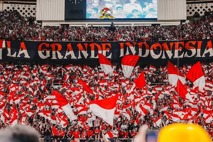 gilabola_ina's tweet photo. Jumlah kehadiran penonton pertandingan home timnas Indonesia di round 3 kualifikasi Piala Dunia 2026. 🇮🇩🦅

🆚 🇦🇺Australia: 70.059
🆚 🇨🇳China: 69.661
🆚 🇧🇭Bahrain: 69.599
🆚 🇯🇵Jepang: 60.304
🆚 🇸🇦Arab Saudi: 55.970 https://t.co/u2w4qvQjSm