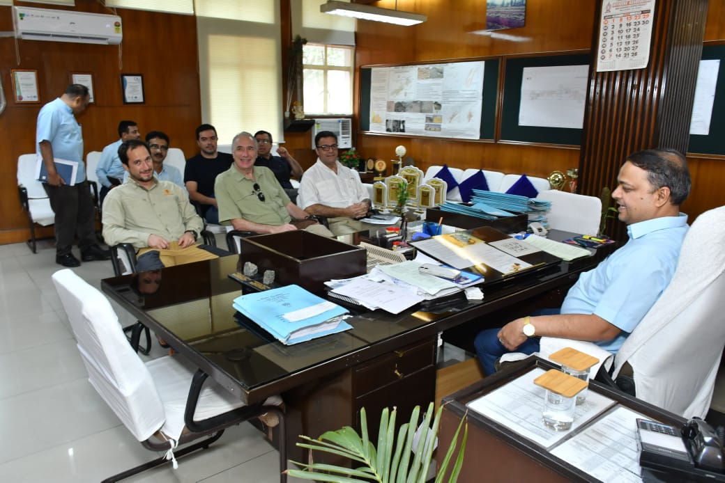 copper_ltd's tweet image. Mr G D Gupta, ED, KCC, briefed the delegation from CODELCO, the State-owned Copper major of Chile, about mining operations of Khetri Copper Complex, HCL’s Unit in Rajasthan on 24.06.2025.

#Copper #Miningoperations #HindustanCopper #VikshitBharat

@MinesMinIndia 
@kishanreddybjp…
