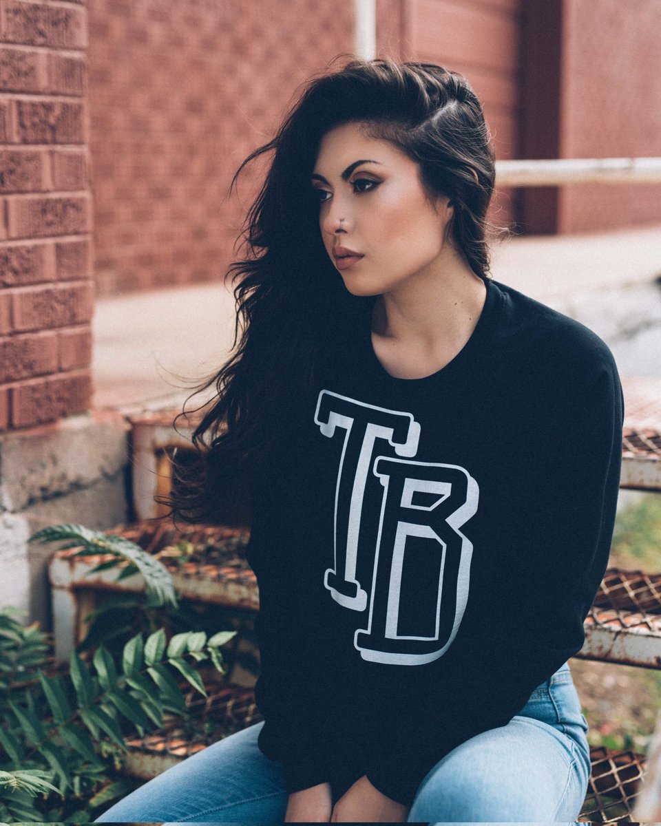 thatbrand_'s tweet photo. Just dreaming of sweater weather 🍂 https://t.co/q3jlIarn8R