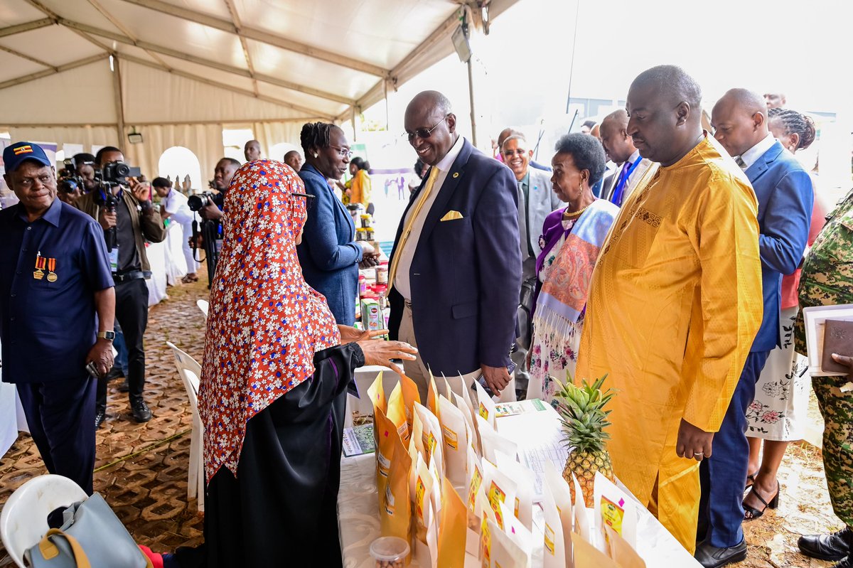 UNinUganda's tweet image. . @DrRwamiramaBK: Agri-food transformation is not a one-man show.
Govt, development partners &amp;amp; private sector must coordinate, innovate &amp;amp; invest to build inclusive, resilient systems that serve all Ugandans. @MAAIF_Uganda
#InvestInAgriFoodUG #NDPIII #Partnerships4Development