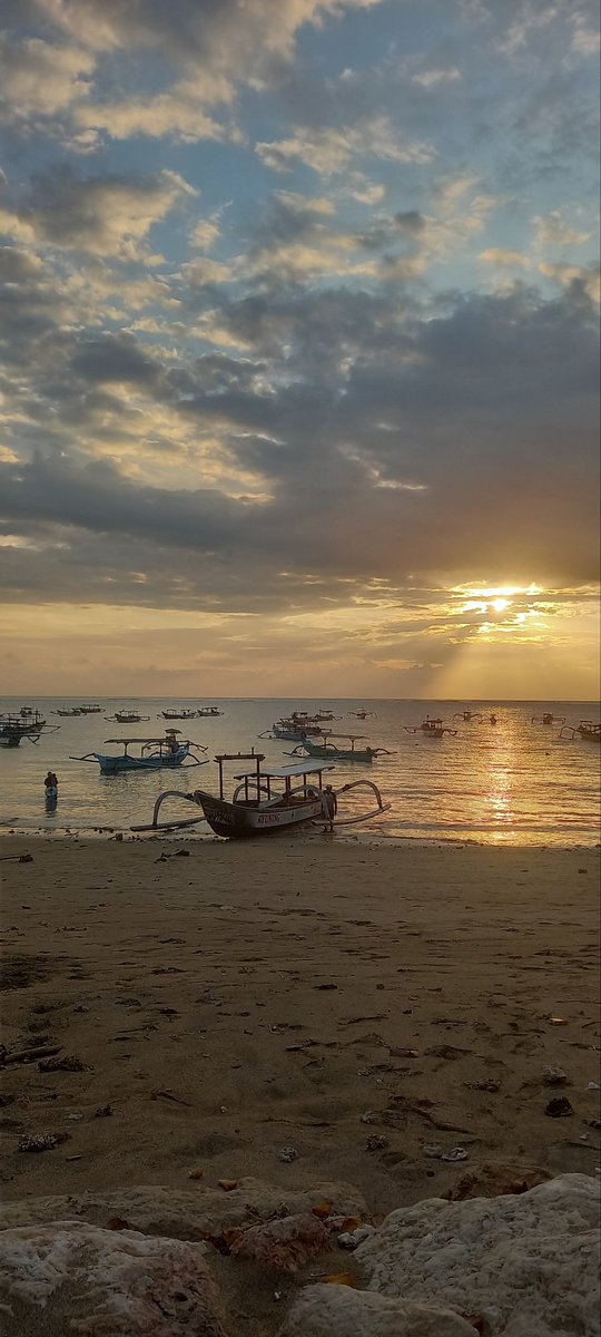 Terima Kasih Bali

Untuk Segala Tantangan Yang Kau Embankan, Untuk Pelajaran Kehidupan Yg Kau Sajikan, Untuk Persaudaraan Yg Kau Suguhkan Serta Segudang Pengalaman Yg Kau Berikan

Baik Ku Kenangkan, Buruk Ku Lupakan

BigD Pamit Dalam Waktu Dekat Setelah 13 Tahun Yg Luar Biasa