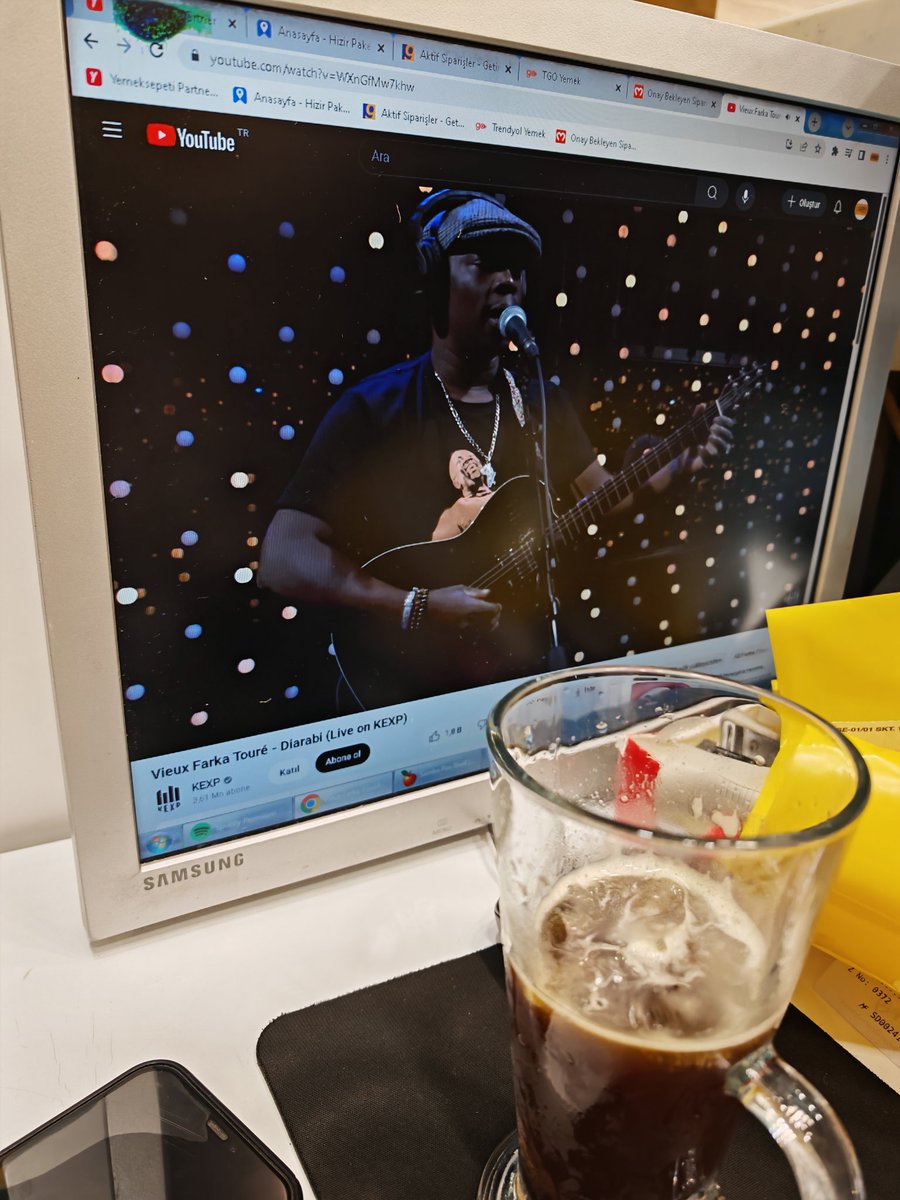 Rize'den Mali'ye selamlar. o kadar güzel ki şuan yerimde dursam yürüyor gibiyim, yürüsem koşar gibiyim. tebrikler <a href="/Vieuxfarkatoure/">Vieux Farka Touré</a> baban kadar iyisin, bu kahve senin için