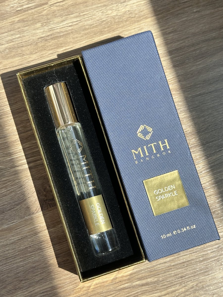 ไม่รู้ว่ามีใครเคยเล่ายังว่า Mith น้ำหอมแบรนด์ไทย จ้าง Perfumer ดังๆ ปรุงหลายกลิ่น อย่างกลิ่น Golden Sparkle นี่สืบไปสืบมา สรุปว่าคนปรุงคนเดียวกับ Le labo Another 13 ดมแล้ว Spark สมชื่อ หอมมากกก เอาจริงแบรนด์นี้ไม่ธรรมดานะ เทียบกับเทสที่เค้าสร้างมา ราคากรุบมากกก