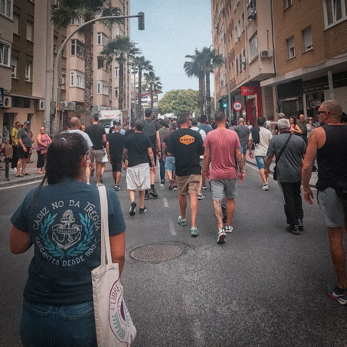 Apoyamos la manifestación por un convenio digno para el Metal en Cádiz.
Allí estaremos.

Miércoles | 10:00 
Rotonda de San Severiano.

Ni un paso atrás! ✊🏻
Únete ‼️