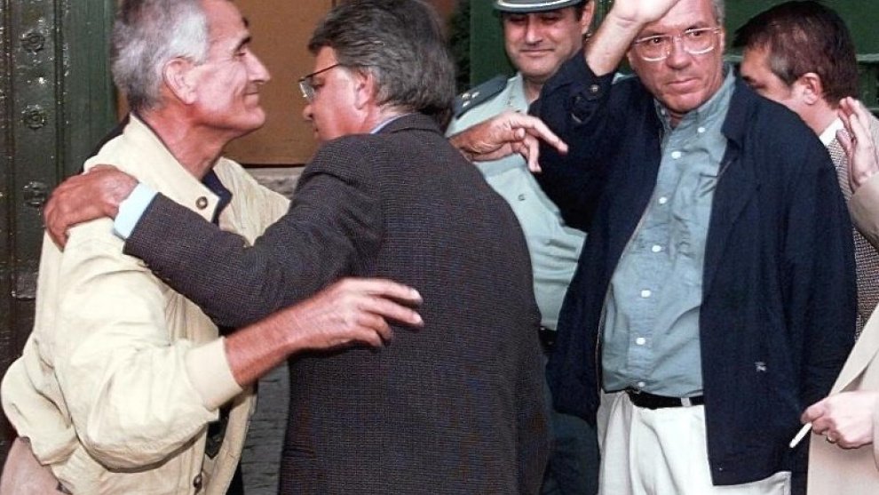 La "dignidad" que pide  Barrionuevo a Pedro Sánchez y su entrada a la cárcel apoyado por Felipe González  y el PSOE del terrorismo de Estado...