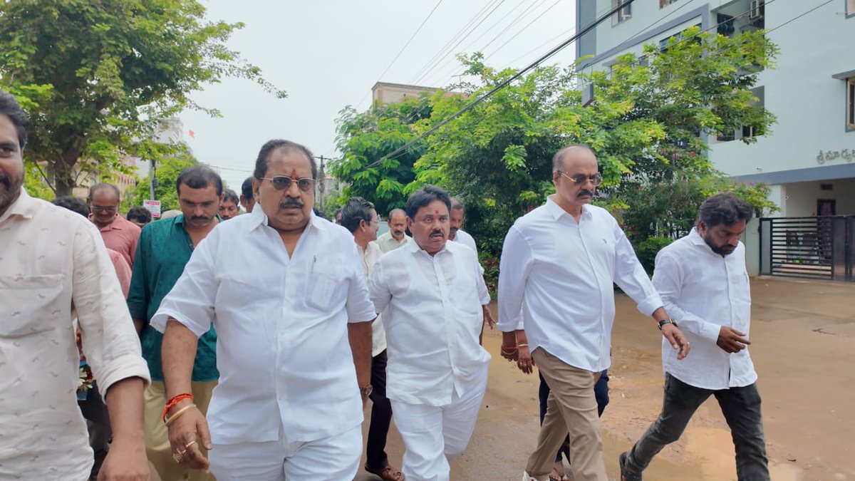 Bolisetti Srinivas (@bolisettisrinu) on Twitter photo ఈరోజు తాడేపల్లిగూడెం 19వ వార్డులో రూ.53 లక్షల వ్యయంతో చేపట్టనున్న సిసి రోడ్ల నిర్మాణానికి భవన కార్మికుల సంక్షేమ బోర్డు చైర్మన్ <a href="/ValavalaBabji/">Valavala MallikarjunaRao (Babji)</a> గారు, బీజేపీ ఇంచార్జ్ ఈతకోట తాతాజీ గారితో కలిసి శంకుస్థాపన చేయడం సంతోషంగా
#BolisettiForPeople
#DevelopmentFirst
#IdhiManchiPrabhutvam ఈరోజు తాడేపల్లిగూడెం 19వ వార్డులో రూ.53 లక్షల వ్యయంతో చేపట్టనున్న సిసి రోడ్ల నిర్మాణానికి భవన కార్మికుల సంక్షేమ బోర్డు చైర్మన్ <a href="/ValavalaBabji/">Valavala MallikarjunaRao (Babji)</a> గారు, బీజేపీ ఇంచార్జ్ ఈతకోట తాతాజీ గారితో కలిసి శంకుస్థాపన చేయడం సంతోషంగా
#BolisettiForPeople
#DevelopmentFirst
#IdhiManchiPrabhutvam