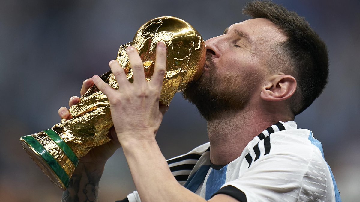 Joyeux anniversaire à Léo Messi

L'un des plus grands de tous les temps, joueur exceptionnel qui nous a bien fait chier pendant des années avec le Barça 

38 ans mais éternel 🎉