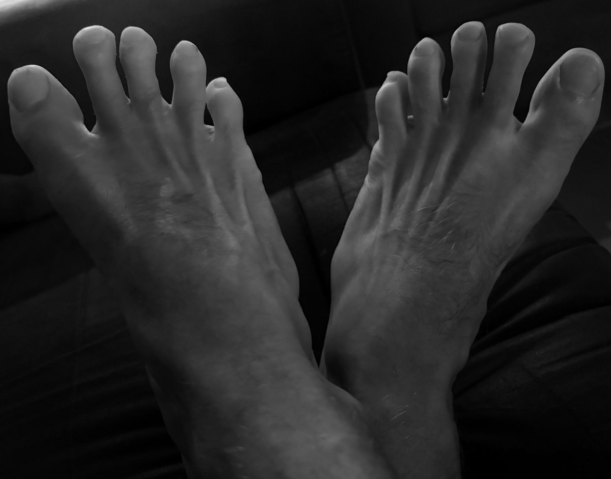 LogicalSadist's tweet photo. Work. Lifting. Sprints. My feet take a lot of abuse.

Send while they take a well deserved break. https://t.co/IRWC9pw1W9