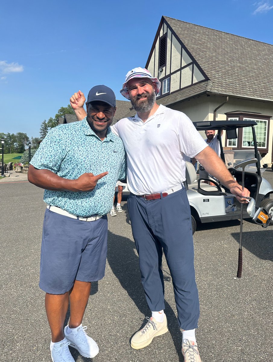 JeromeBettis36's tweet image. Back-to-back days on the course! Grateful for the chance to tee it up yesterday with @JasonKelce. Great guy, even better time.
