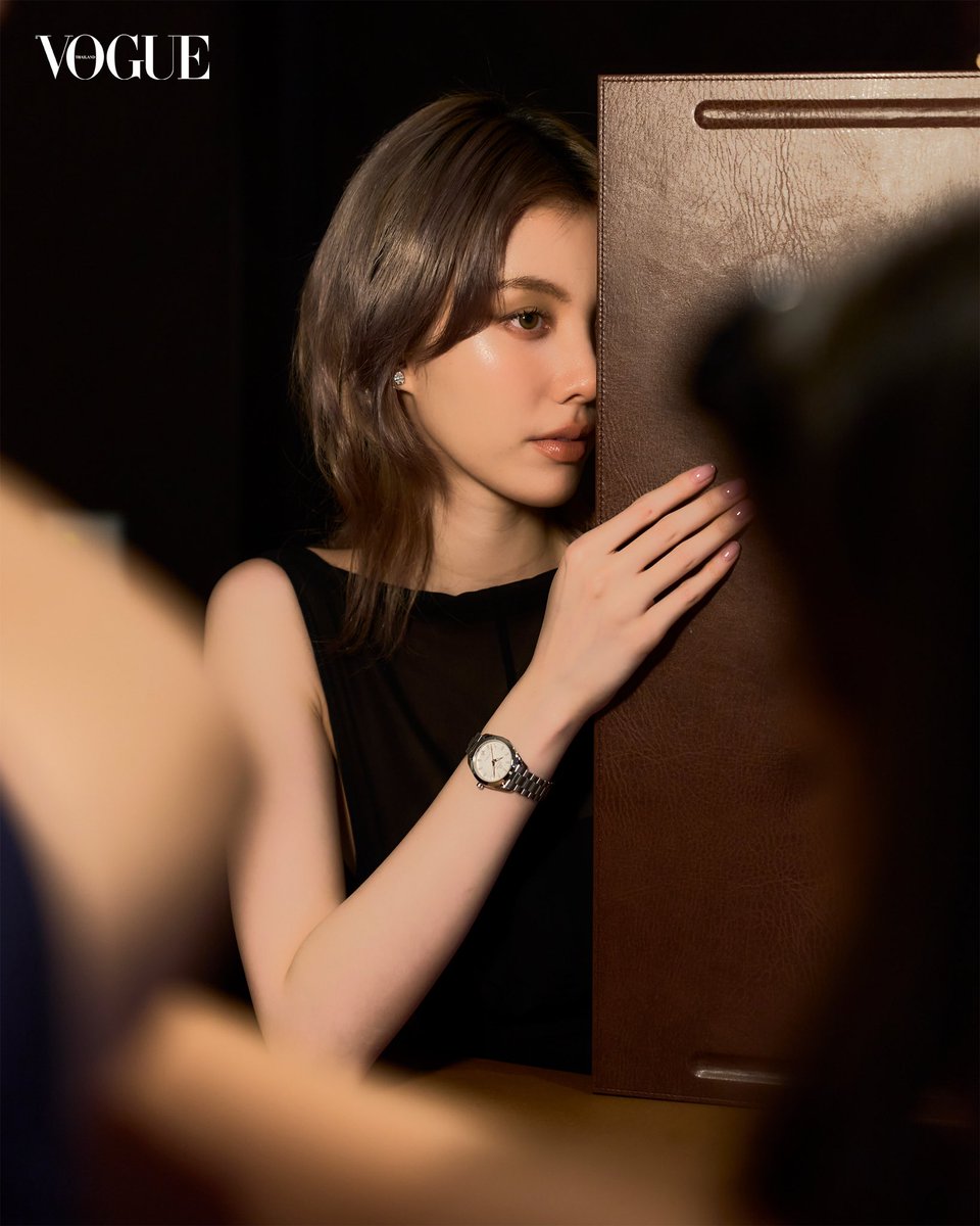 VogueThailand's tweet photo. #VogueWatch เปิดภาพเบื้องหลังการถ่ายแฟชั่นเซ็ตของ ออม-กรณ์นภัส @ormmormm กับแบรนด์ @omegawatches ในการเยือนกรุงเกียวโต ประเทศญี่ปุ่น เพื่อร่วมงานเปิดตัวเรือนเวลา Aqua Terra ขนาด 30 มิลลิเมตร ซึ่งถ่ายทอดมิติความงดงามของนาฬิกาเข้ากับลุคที่หลากหลาย เชื่อมโยงกับบรรยากาศและองค์ประกอบความสวยงามแบบผสมผสาน สะท้อนภาพความลื่นไหลด้านแฟชั่นที่นาฬิกาเรือนนี้สามารถปรับเข้ากับทุกลุคและทุกสถานการณ์ #VogueWatch #OMEGA #AquaTerra #OMEGAThailand #OrmxOMEGAinKyoto

ติดตามชมวิดีโอและภาพเบื้องหลังแบบเต็มๆ ได้ที่ https://t.co/o48Jmfcnkm

เรื่องและภาพ: นาทนาม ไวยหงษ์