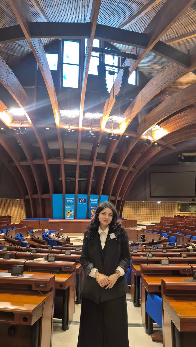 PSIR_AMU's tweet photo. Ankara Medipol Üniversitesi Siyaset Bilimi ve Uluslararası İlişkiler Bölümünden Öğrencimiz Irmak AKYÜZ, 27-28 Mayıs tarihlerinde Strazburg'da gerçekleştirilen Avrupa Konseyi tarafından Dijital Vatandaşlık Eğitimi Forumuna katılarak okulumuzu ve ülkemizi başarıyla temsil etmiştir. https://t.co/jIAg95FNPq