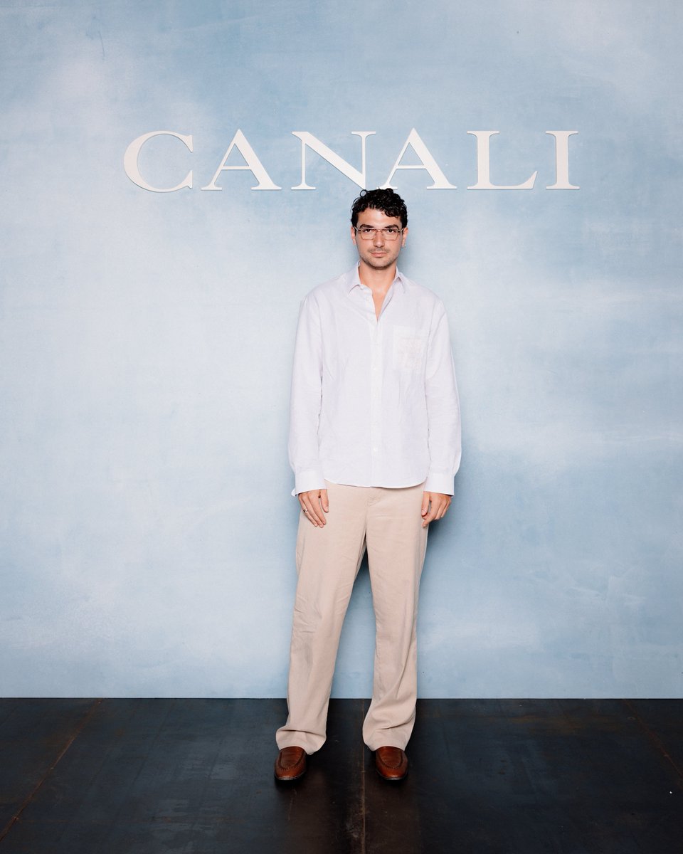 A day of light, tailoring, and distinctive personalities.
Grateful to have welcomed such inspiring guests to experience the spirit of SS26.

#Canali1934 #CanaliSS26 #MFW  #WangTianchen #GiacomoGiorgio #AndreLamoglia