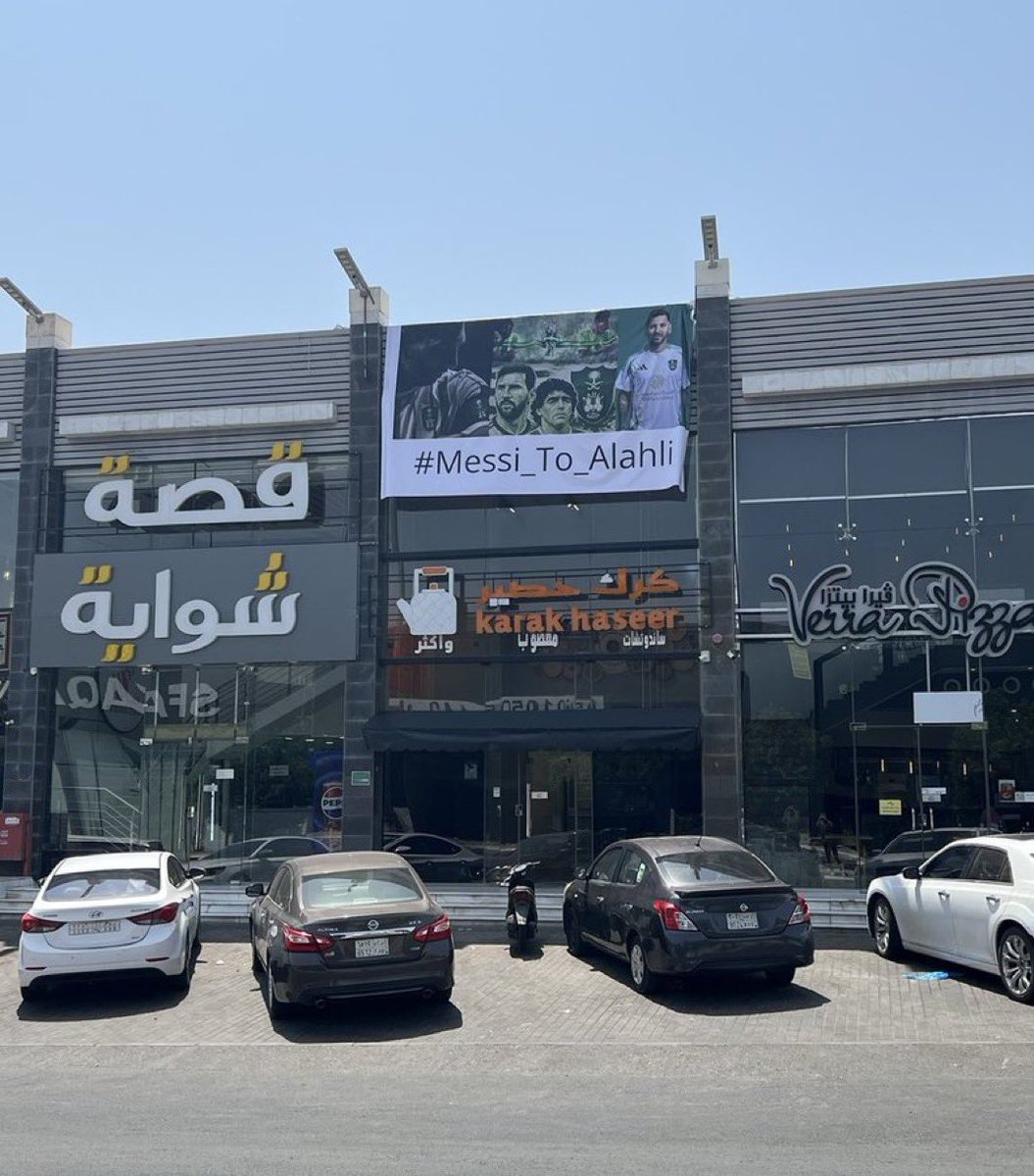 يخرررررررررررررب بيت الجنوووووون 
اقسم بالله جمهور مجنووووووون

شوفوا الكوفي  ذا وش معلق لوحححة
يطالب بـ ميسسسي
اعطوووووني لوكيشننننها والله لاروح له

😨😨😨😨😨😨😨😨😨😨😨😨
💚💚💚💚💚💚💚💚💚💚💚💚