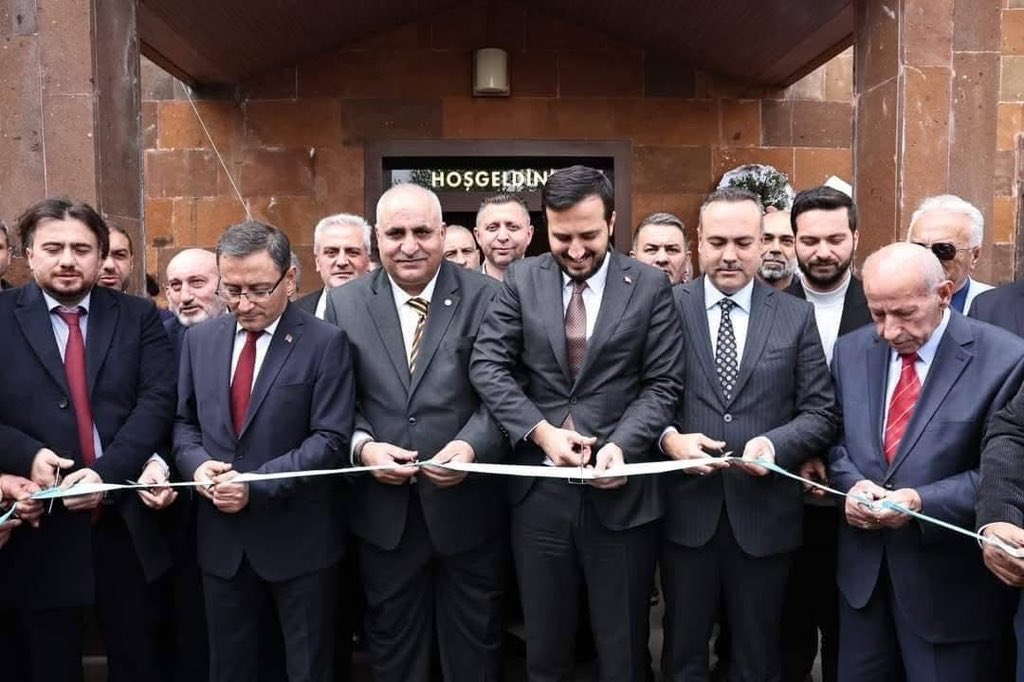 Bitlis Konfederasyonu BİLKON (@bilkonbitlis) on Twitter photo 📍En Büyük Sivil Toplum Kuruluşlarından Biri Olarak Tüm Vatandaşlarımızın Acı Tatlı Günlerinde Yanlarında Olmayı Gerektirdiğinin Bilincindeyiz. 😊
Bu Sebeple Bağcılar Belediyemizin Bize Tahsis Ettiği <a href="/BilkonBitlis/">Bitlis Konfederasyonu BİLKON</a>
Tüm Hemşehrilerimiz Destek Olmak İçin Açık Bulunmaktadır. 📍En Büyük Sivil Toplum Kuruluşlarından Biri Olarak Tüm Vatandaşlarımızın Acı Tatlı Günlerinde Yanlarında Olmayı Gerektirdiğinin Bilincindeyiz. 😊
Bu Sebeple Bağcılar Belediyemizin Bize Tahsis Ettiği <a href="/BilkonBitlis/">Bitlis Konfederasyonu BİLKON</a>
Tüm Hemşehrilerimiz Destek Olmak İçin Açık Bulunmaktadır.
