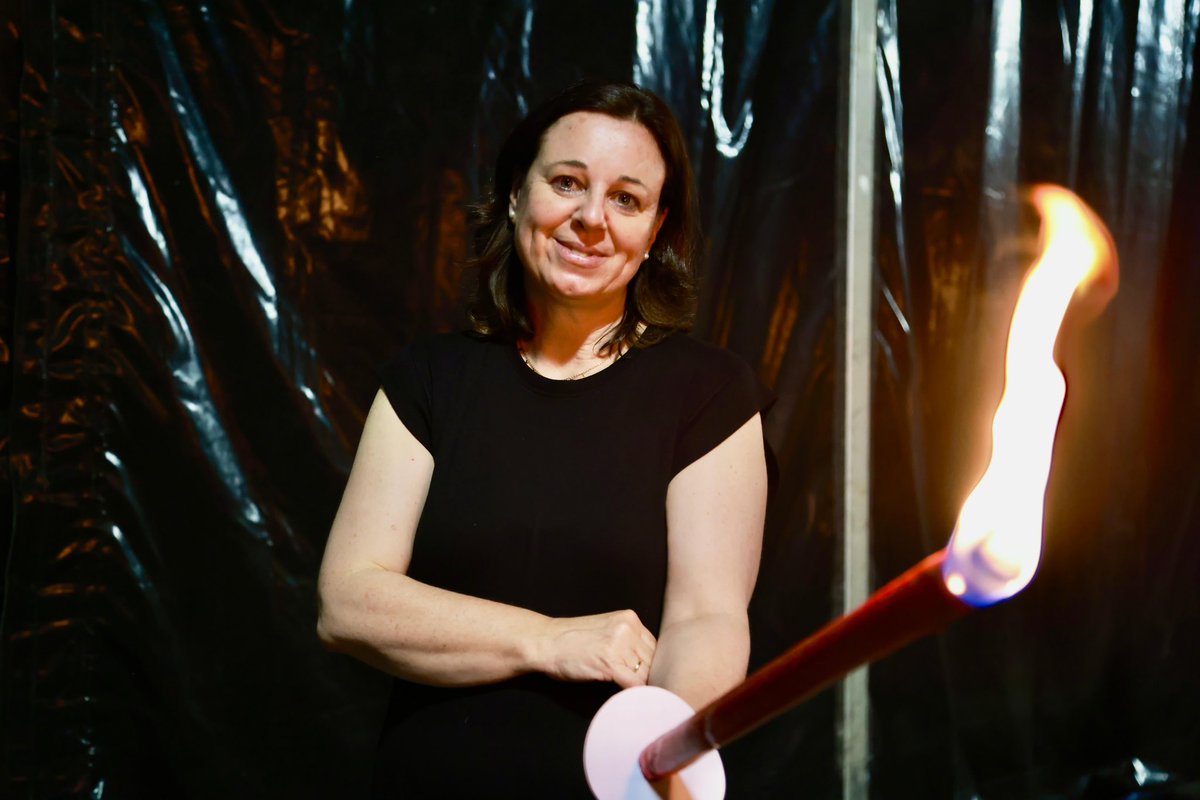 🔵 El @ppalcobendas apoyamos y fomentamos las tradiciones.

🔥 Celebramos San Juan, con música, mercadillo artesanal, conxuro, queimada, fuegos artificiales y la tradicional hoguera.

🧙‍♀️ "Que salga lo malo y entre lo bueno"

PD: Sí Sánchez, esto va por ti y tu Gobierno corrupto.