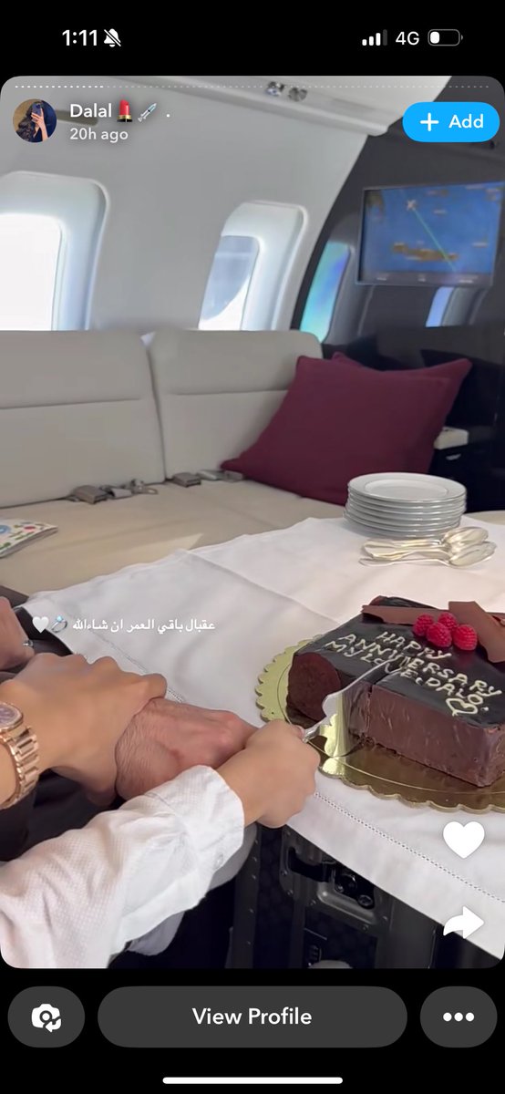_ss_d__'s tweet photo. الحين هذا ماشاءالله تبارك الله مسوي ذكرى يوم زواجهم بطياره خاصه للندن اعنبو داركم حنا ماعمرنا شفناه ولا بالارض https://t.co/OnHTW1jfmK