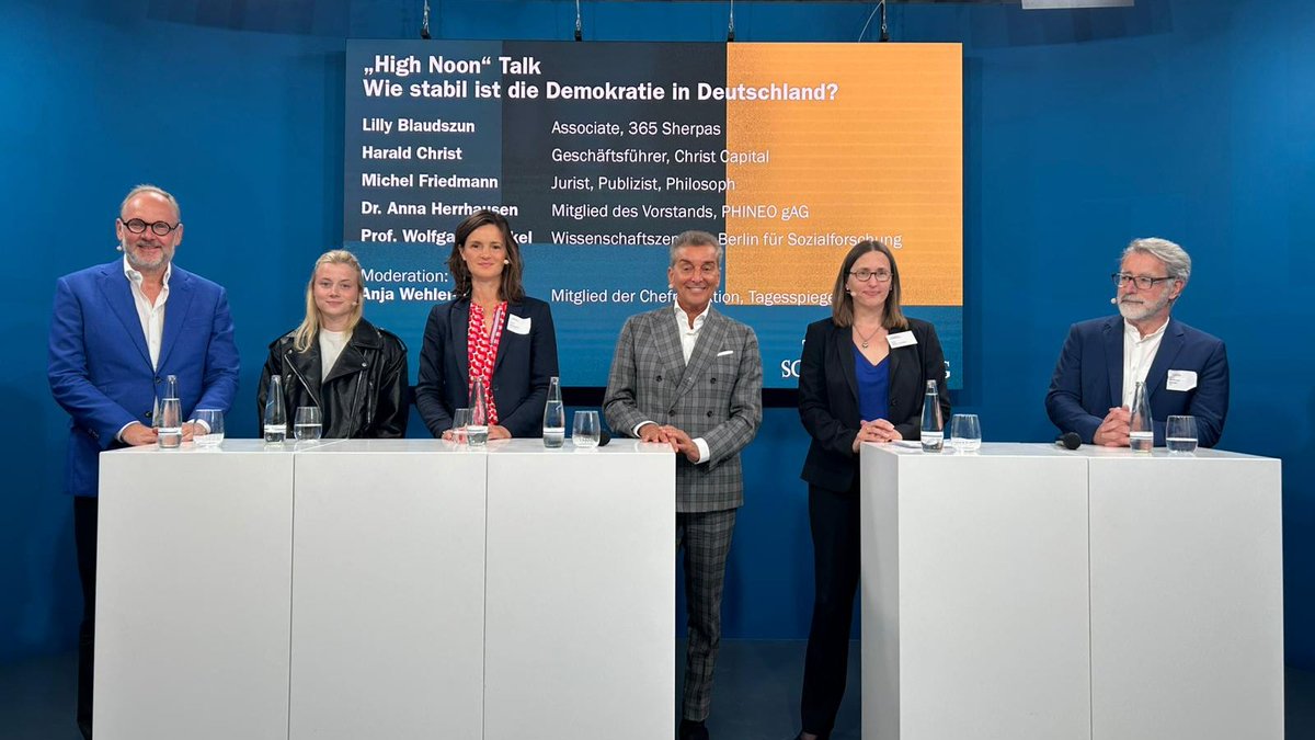 🗣️ Wie stabil ist die Demokratie in Deutschland?

Dazu habe ich gestern gemeinsam mit Michel Friedman, <a href="/LillyBlaudszun/">Lilly Blaudszun</a>, Dr. Anna Herrhausen und Prof. <a href="/merkel_wolfgang/">wolfgang merkel</a> auf dem Sommerempfang des <a href="/Tagesspiegel/">Tagesspiegel</a> diskutiert.

🤝 Danke für die Einladung &amp; die anregende Debatte!