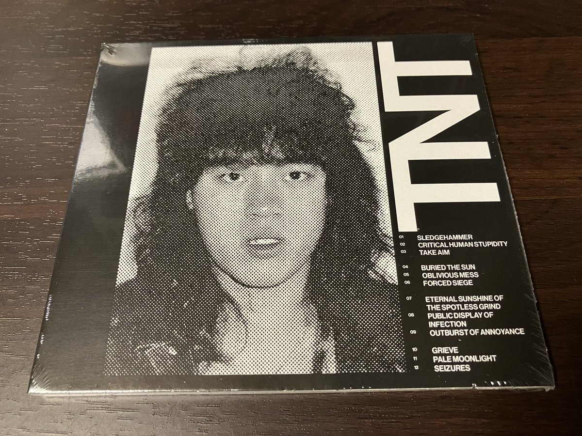 シンガポール産グラインドコア Wormrot の2025年ライブアルバム！シンガポールアンダーグラウンドシーンの中心地として知られるTNT Music Centerで2024年10月31日に行われたライブの音源を収録！紆余曲折を経て初期メンバーで復活したWormrotの熱気まで肌で感じられる、夏に聴くには暑すぎる一枚です。