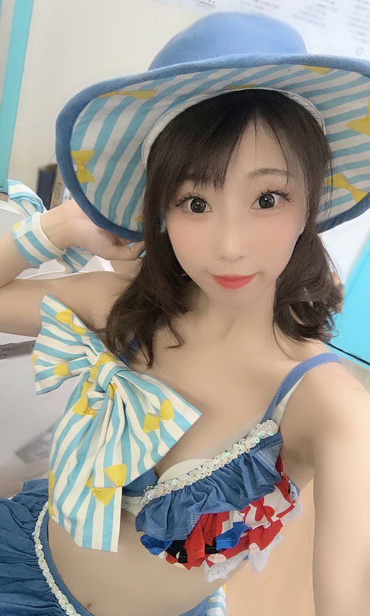 今日も横浜ロック座ありがとうございました🌂
今年は今週だけのきらきらせんちめんたる🍦好きって言ってくださる方もいて嬉しいです☺️

朝からたくさんの人に観てもらえて良き一日でした✨
白い衣装大好きだけど、今週はベット着が全部白でびっくり😳