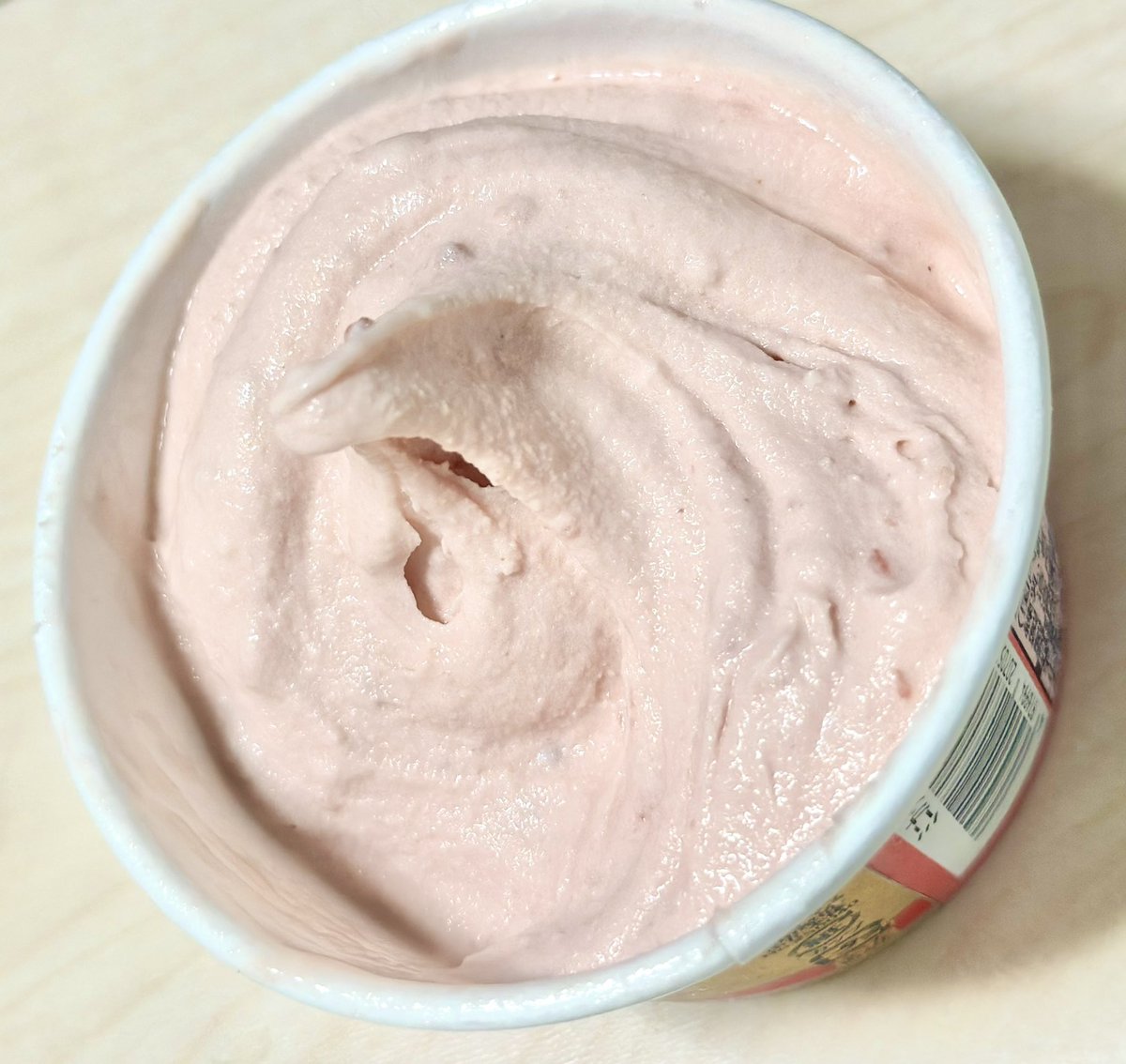 いちごも練乳もめっちゃ好き🥹
練って練って練りまくる～

#ハーゲンダッツ #いちご練乳 #ジェラート