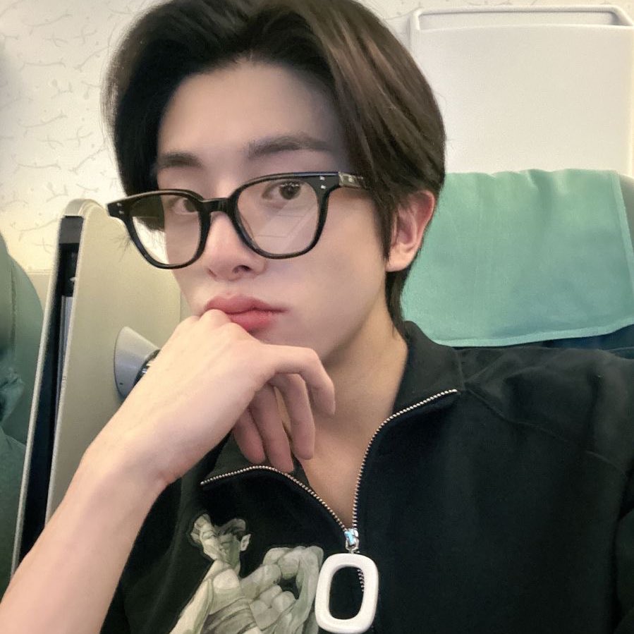 nanajammumu's tweet photo. ขายๆๆ เจค enhypen หล่อตี๋อินเตอร์ ถือ 2 สัญชาติเกาหลี-ออส บ้อกแบ้กม๋าเด้นรักสัตว์ เรียนนานาชาติ สปีคอิงลิชได้ เล่นบอลเล่นบาส ร้องเพลงเพราะ เสียงหล่อมาก คนร้องท่อนเปิดพลลเลิฟเองจ้า ละเผื่อใครเคยเห็นคลิปบริ้งตี้ คนนี้แหละ พี่สม้าท 555555555 ชั้นติ่งมาครึ่งชีวิตยกให้เจคหล่อสุดอะㅠㅠ https://t.co/EJmLV39L7z
