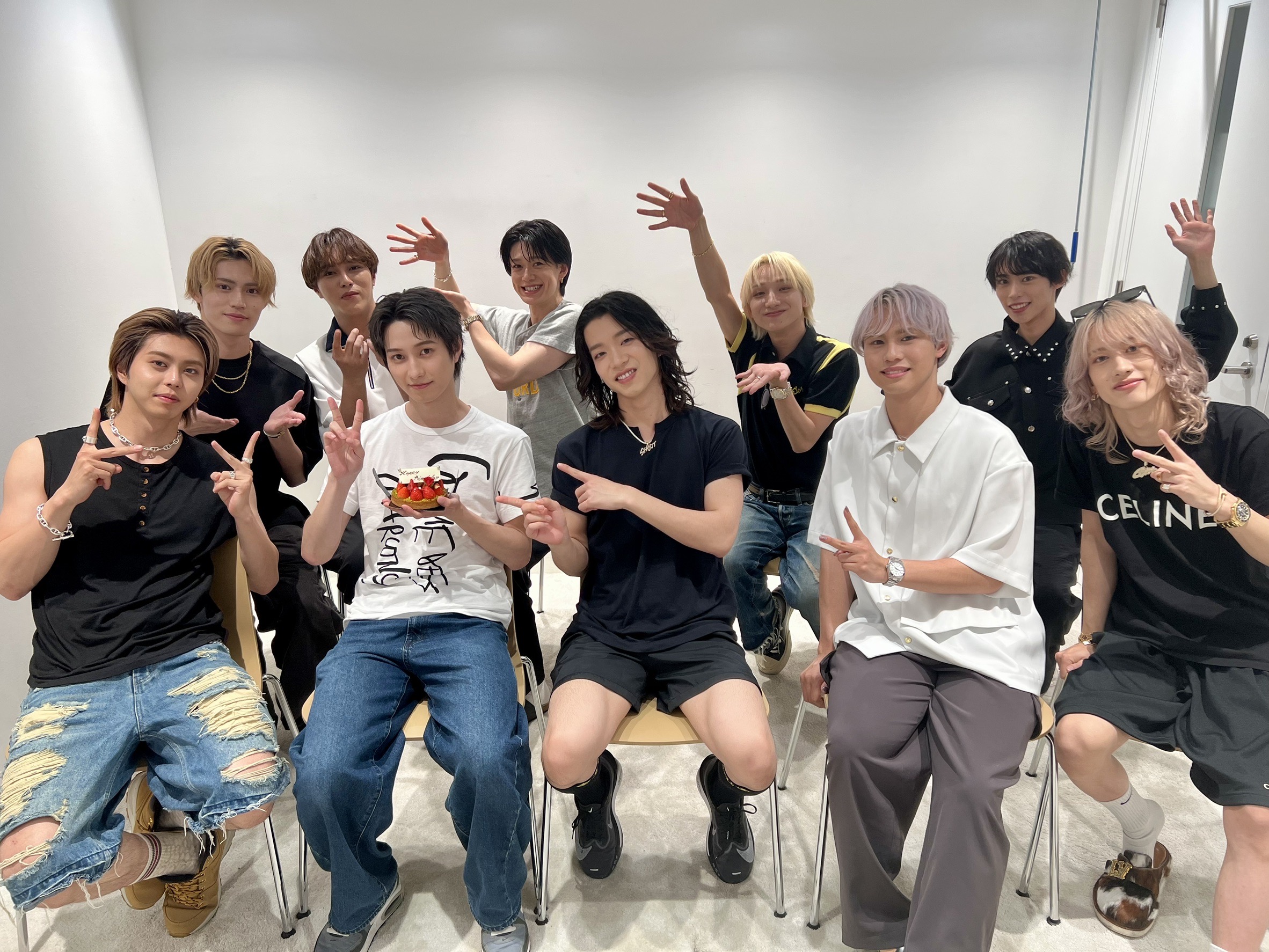 1st Mini Album 「UtopiiA」発売