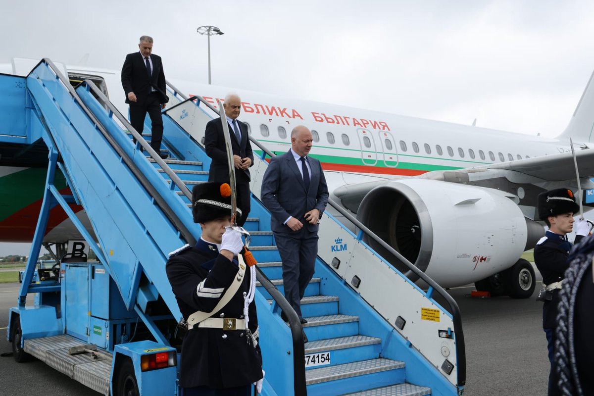 R_JeliazkovPM's tweet image. Arrived in the Netherlands to join NATO leaders for the 2025 Summit in The Hague. Over the next two days, we will focus on strengthening collective defence, boosting NATO’s industrial capacity, increasing defence spending, and ensuring long-term support for Ukraine. #NATOSummit