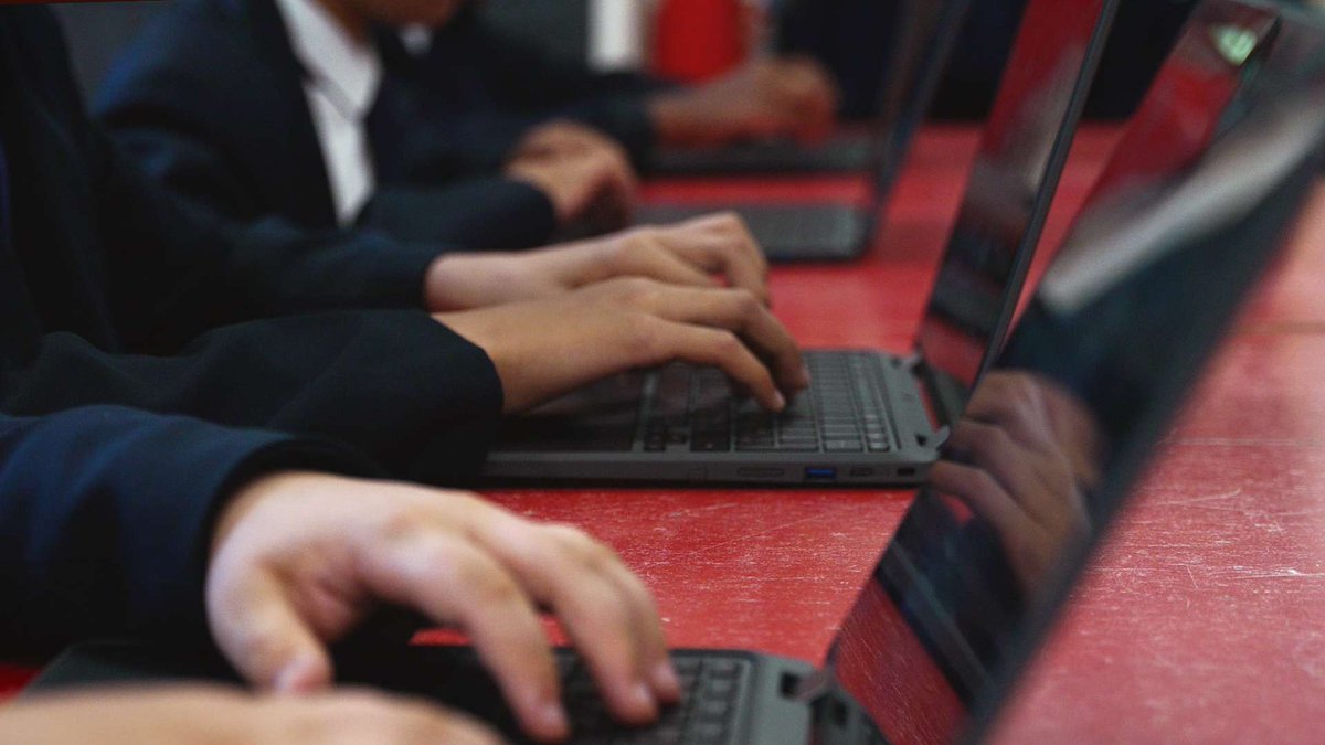 BroadleafPT's tweet image. There's never been a more exciting time to join our technological journey

With Chromebooks being rolled out to students &amp;amp; staff we need a new IT Apprentice to join our busy team

mynewterm.com/jobs/4210/EDV-…