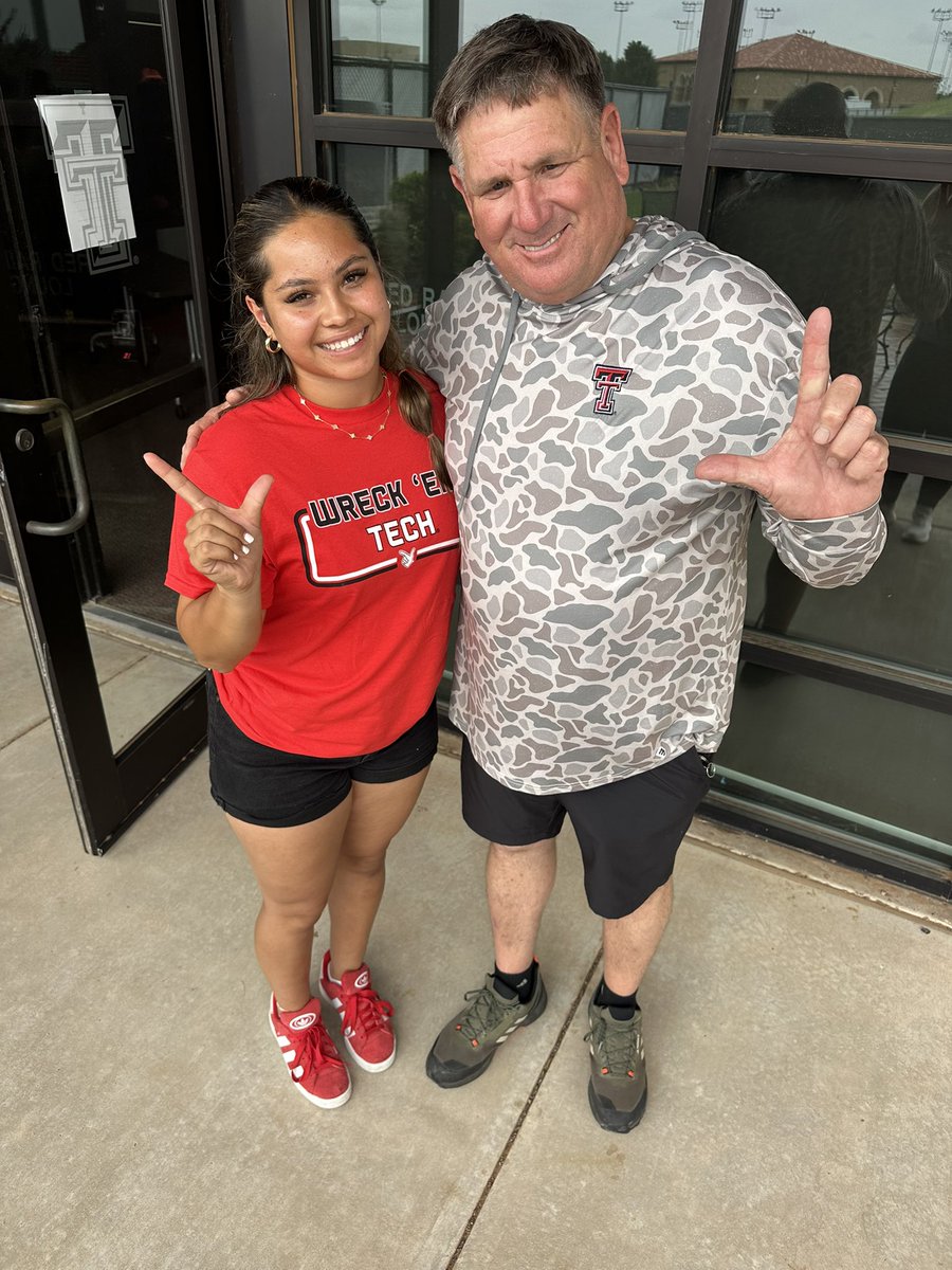 Orientation ✅ Excited for what’s ahead. Everything is starting to feel so real. Had to stop by to say hi to Coach Glasco can’t wait to get to work! Ready for this next chapter ❤️📚🥎 #CollegeBound #WreckEm #OrientationComplete
