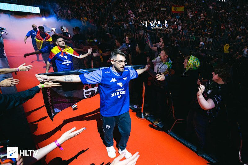 Es hora de que los clubes españoles abran los ojos y vean los números.

No, no van a ganar una lEM mañana. Eso sería lo fácil.
Pero en este videojuego, se juega desde abajo. Y se acaba llegando a unas semis de lEM Colonia.

Ellos han movido ficha.
Os toca a vosotros.