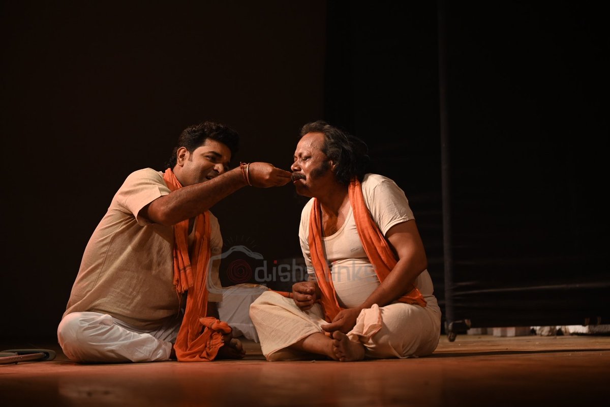 odisha_links's tweet photo. Glimpses from the spectacular play Adrushya Jagannath unfold at Bhanja Kala Mandap as #OdishaLinks celebrates its 8th Foundation Day! A cultural tribute blending devotion, drama &amp; heritage. #AdrushyaJagannath #Bhubaneswar #OdishaCulturalScene https://t.co/KQz3onSgKh