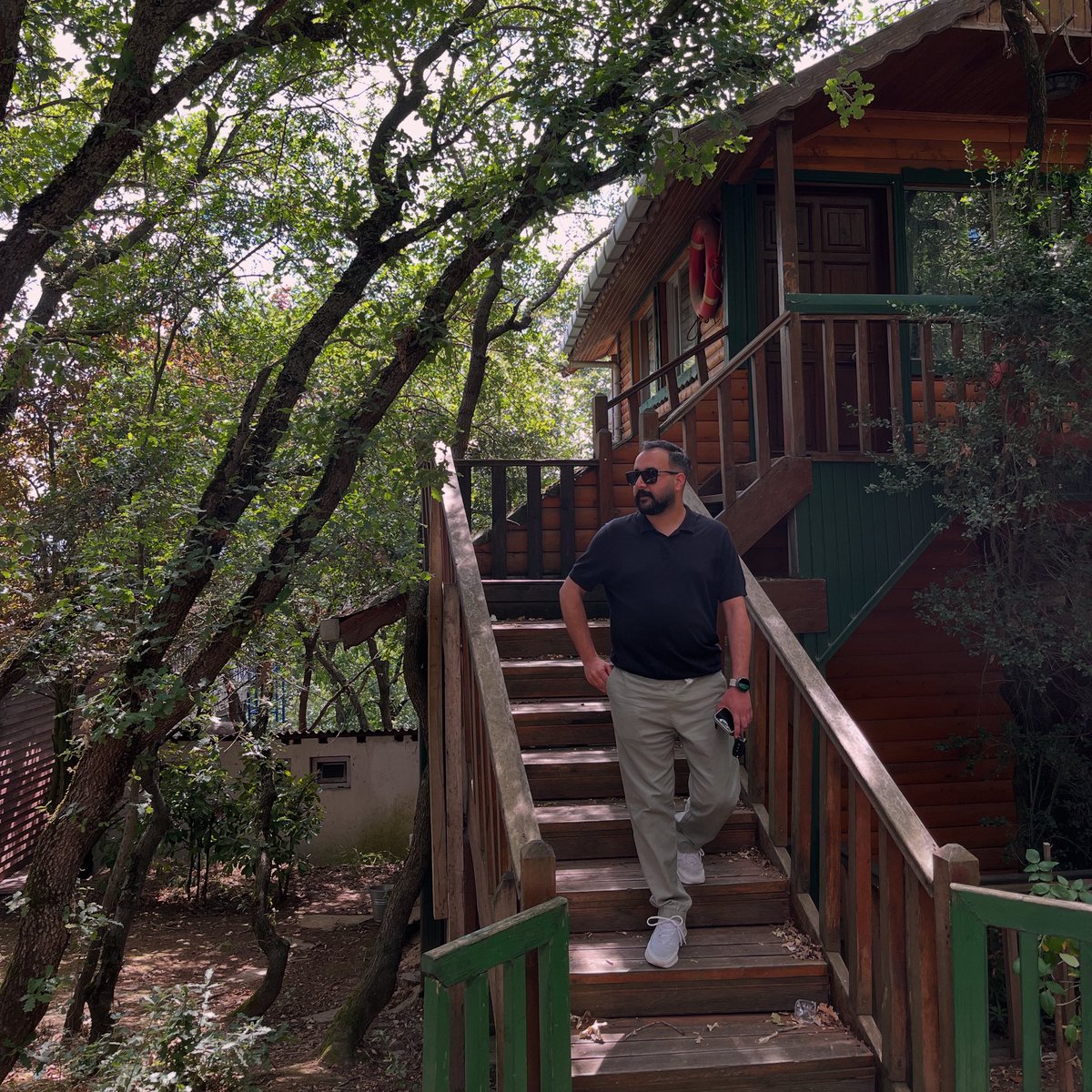 Kırık ayağının üzerinde yürü ama kimsenin omzunda, elinin izini bırakma😉

#iyiakşamlar 🍂