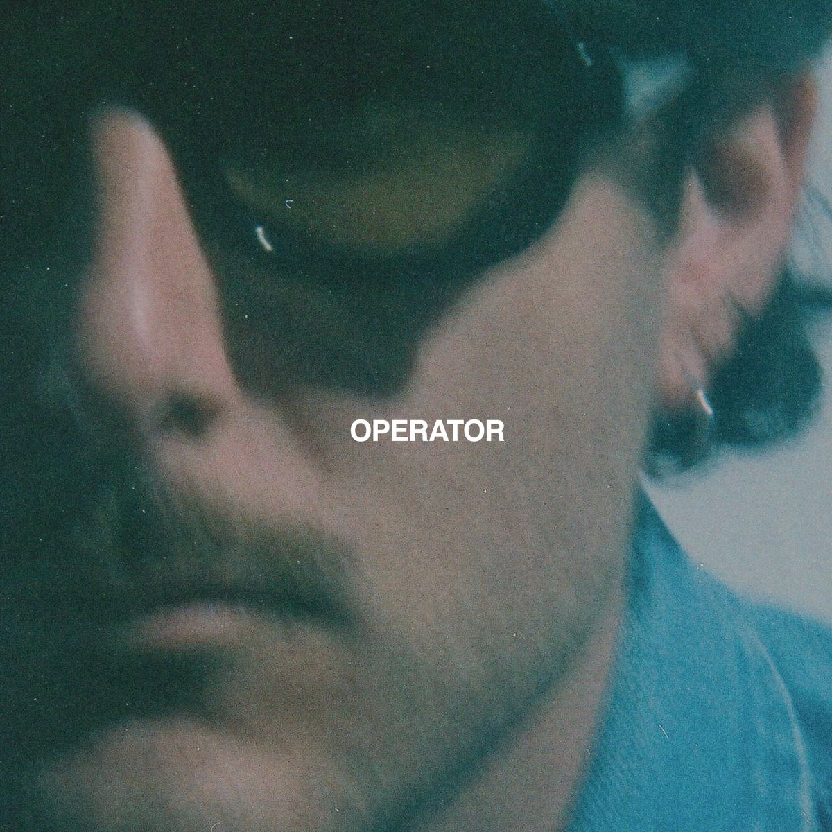 CongratsRecords's tweet image. CR0010: ‘Operator’, the debut solo album by
@zacfarro, available everywhere on July 18th.

Stream the new single ‘My My’ and watch the visualizer at lnk.to/zf-mymy 

Preorder merch, vinyl and exclusive signed hand-numbered test pressings now at congratsrecords.com