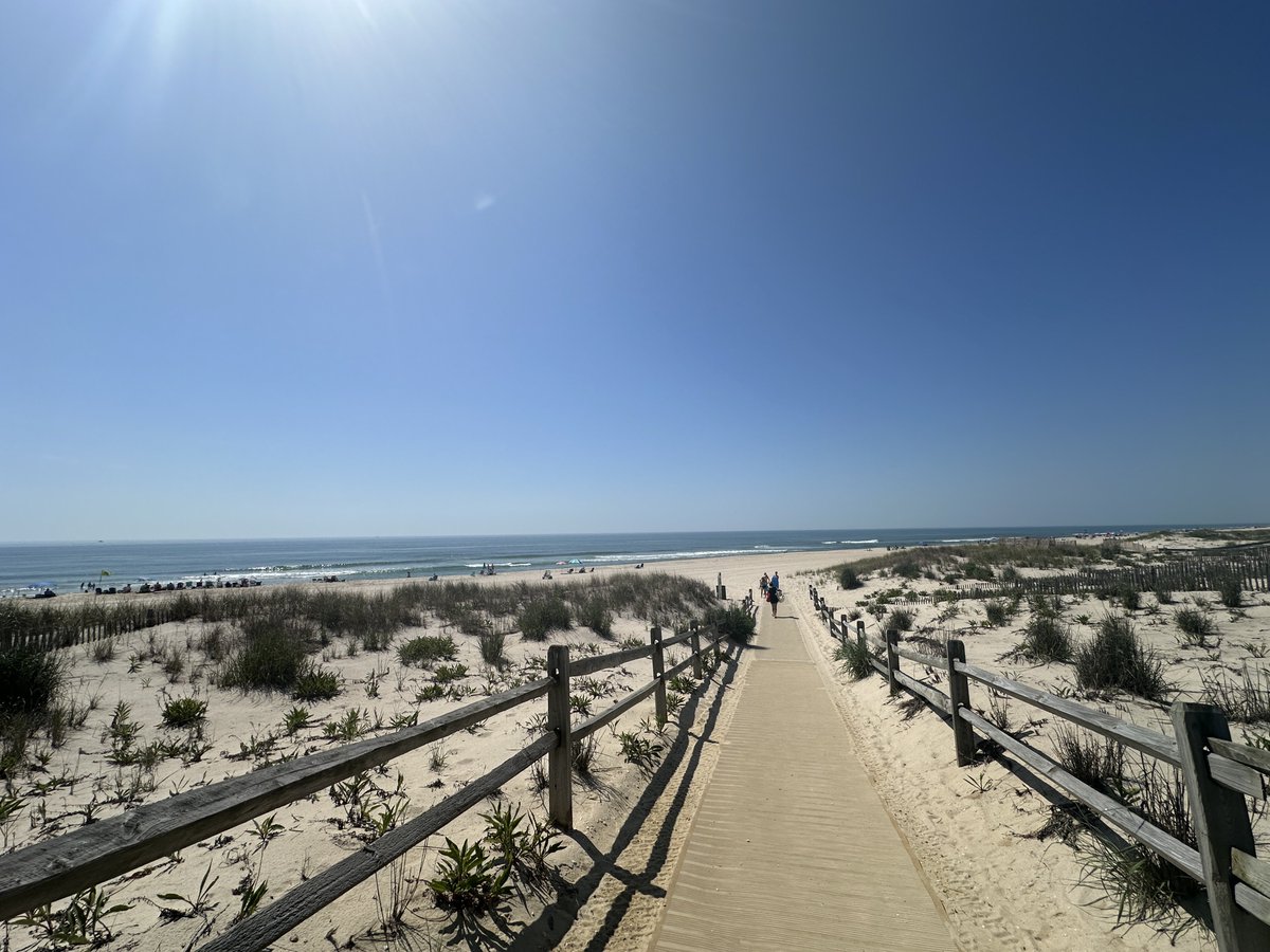 NJWxNews's tweet image. No place better to beat this heat but at the Jersey Shore. #SurfCity #LBI