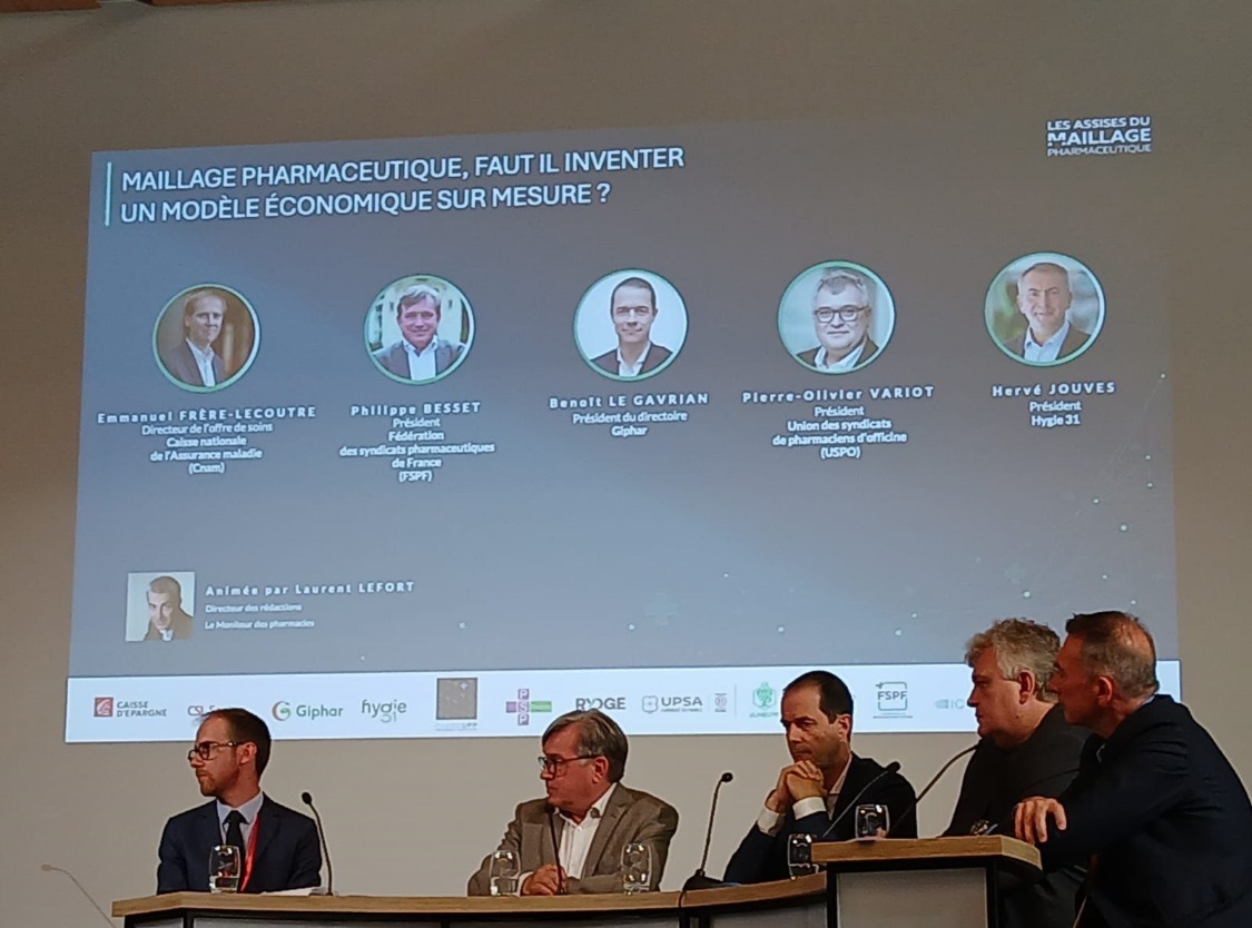 En direct des assises du maillage pharmaceutique 👉 L’occasion de dire à la CNAM que la mesure sur les génériques envisagée c’est la mort du réseau 🙅‍♂️⛔️ #PharmaciensTrahis #MobilisationPharmaciens