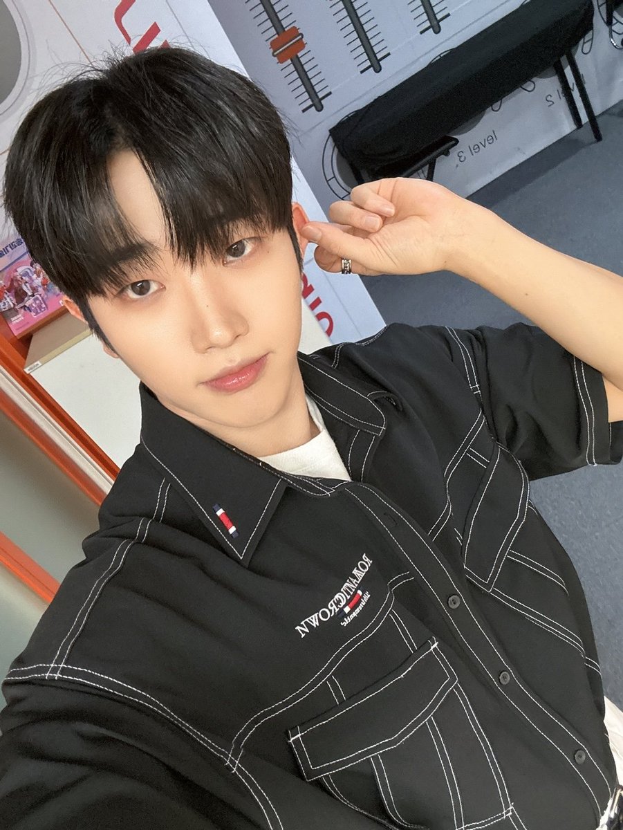 Fan_DANN_FR's tweet photo. 👑𝔡 𝔗𝔴𝔦𝔱𝔱𝔢𝔯 𝔡 ❖ 21.06.2025

[#DANN]

250621 Radio'n Us📻

Un week-end avec Dann est 1101 fois plus heureux 💛
Passez un bon week-end 🙌🏻

⋅•⋅⊰∙∘☽༓☾∘∙⊱⋅•⋅

#TheKingDom #더킹덤 #TKD #단 #위버스라이브

𝕮@TheKingDom_GF @TheKingDom__JP https://t.co/sWjOMzF2hU