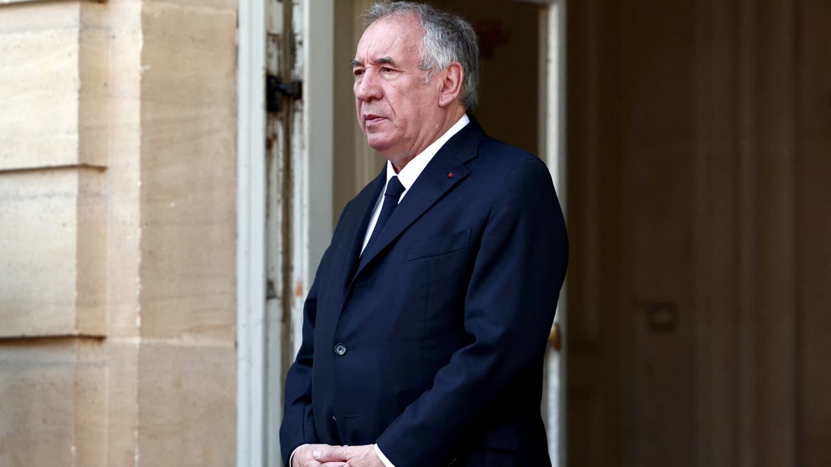 BFMTV's tweet photo. Retraites: pourquoi une chute de François Bayrou malgré l'échec du conclave semble peu probable?
https://t.co/PmZjCDK9KC https://t.co/SRoRLe5t6C