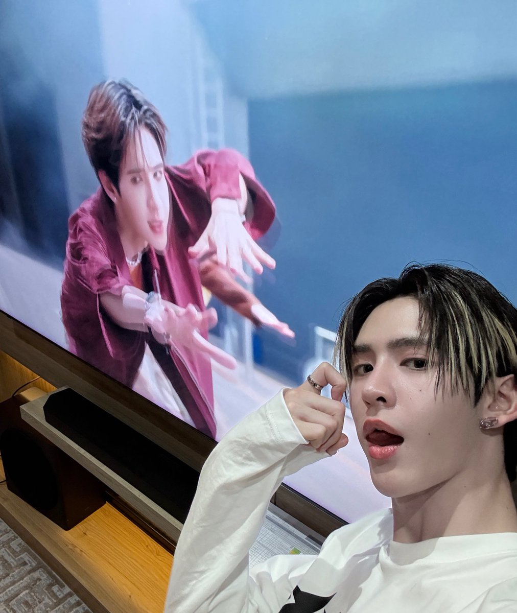 CLANG CLANG ไปกี่รอบละครับบ ส่วนนี่ดูวนไปไม่รู้กี่รอบแล้วว 

DEXX 1ST DEBUT
#CLANGCLANG_DEXX